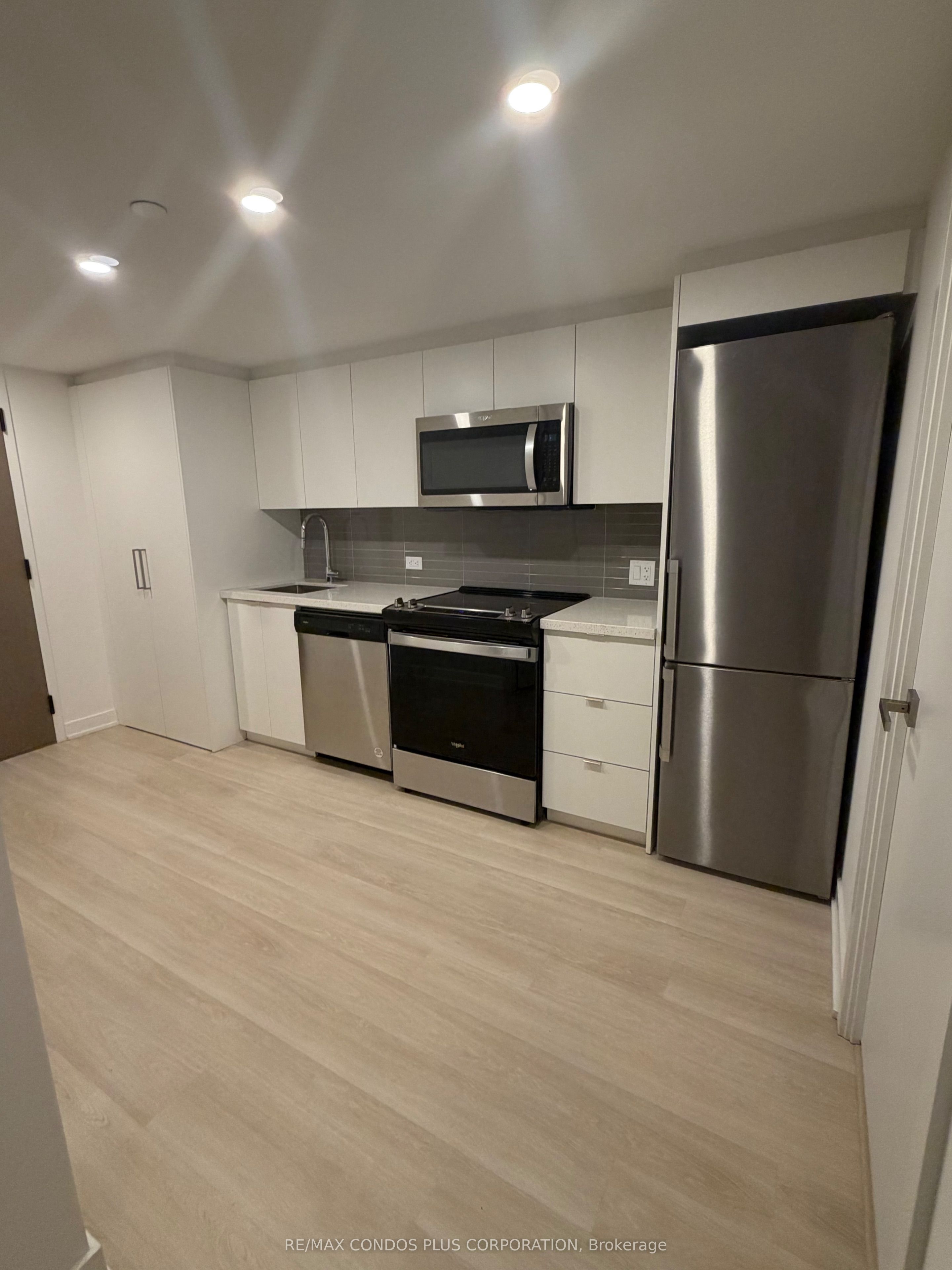 30 Tretti Way 301, Toronto, ON M3H 0E3 photo 3