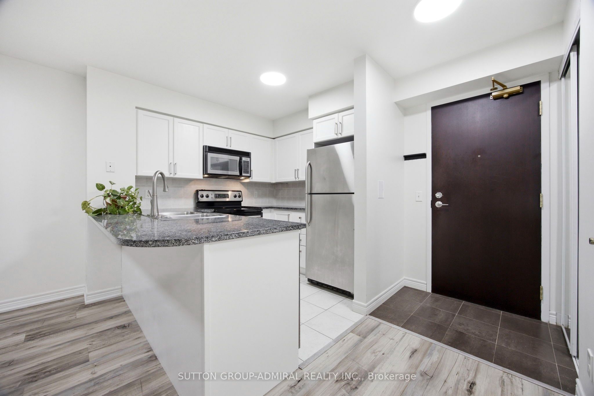 30 Grand Trunk Crescent 309, Toronto, ON M5J 3A4 photo 5