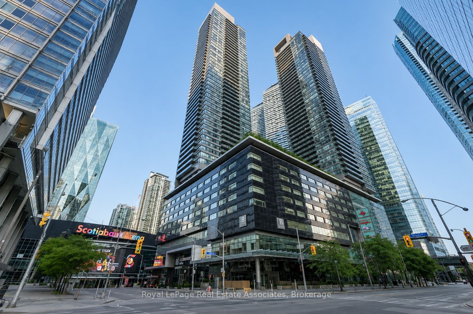 65 Bremner Boulevard 4211, Toronto, ON M5J 0A7 photo 2