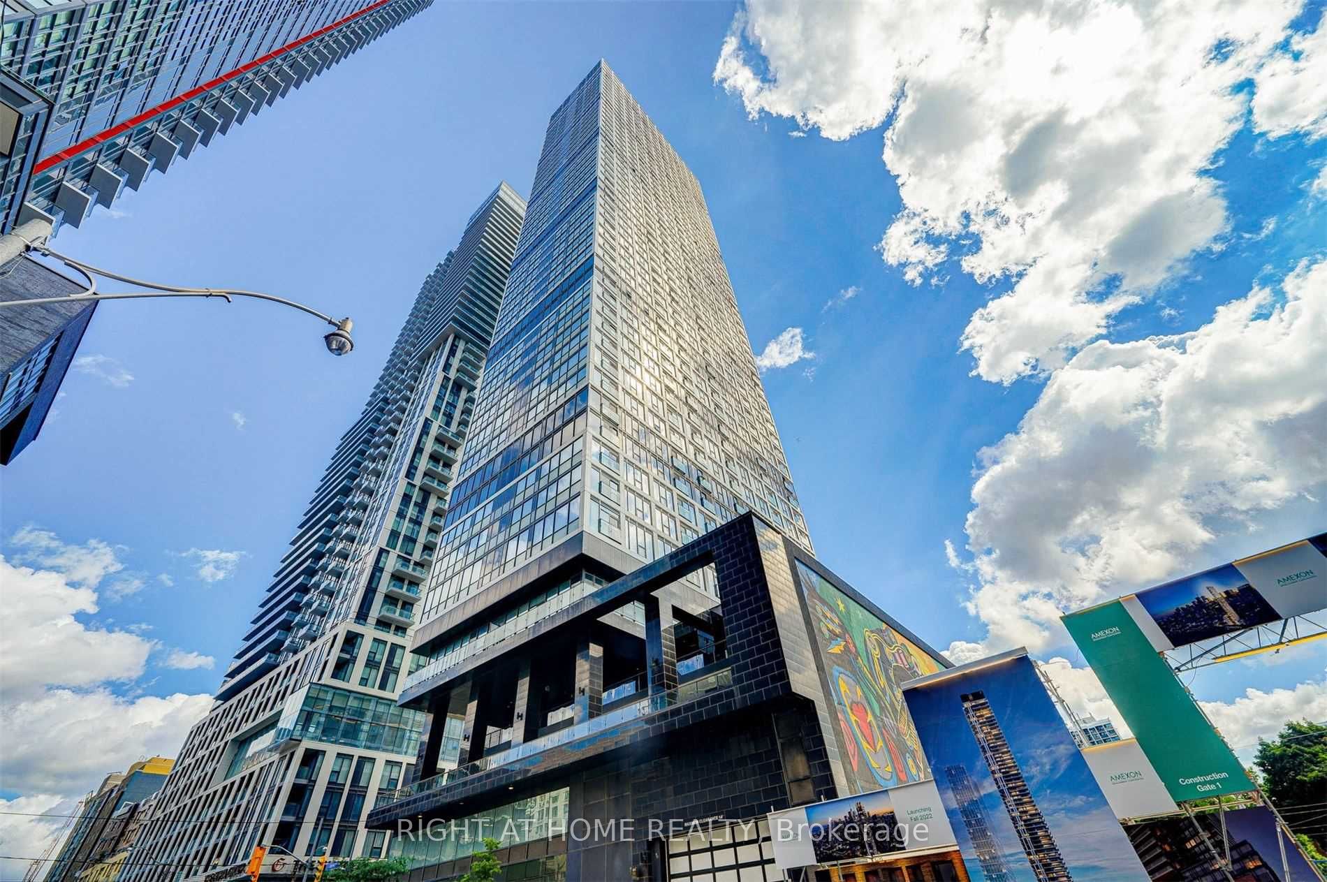 181 Dundas Street 2002, Toronto, ON M5A 0N5