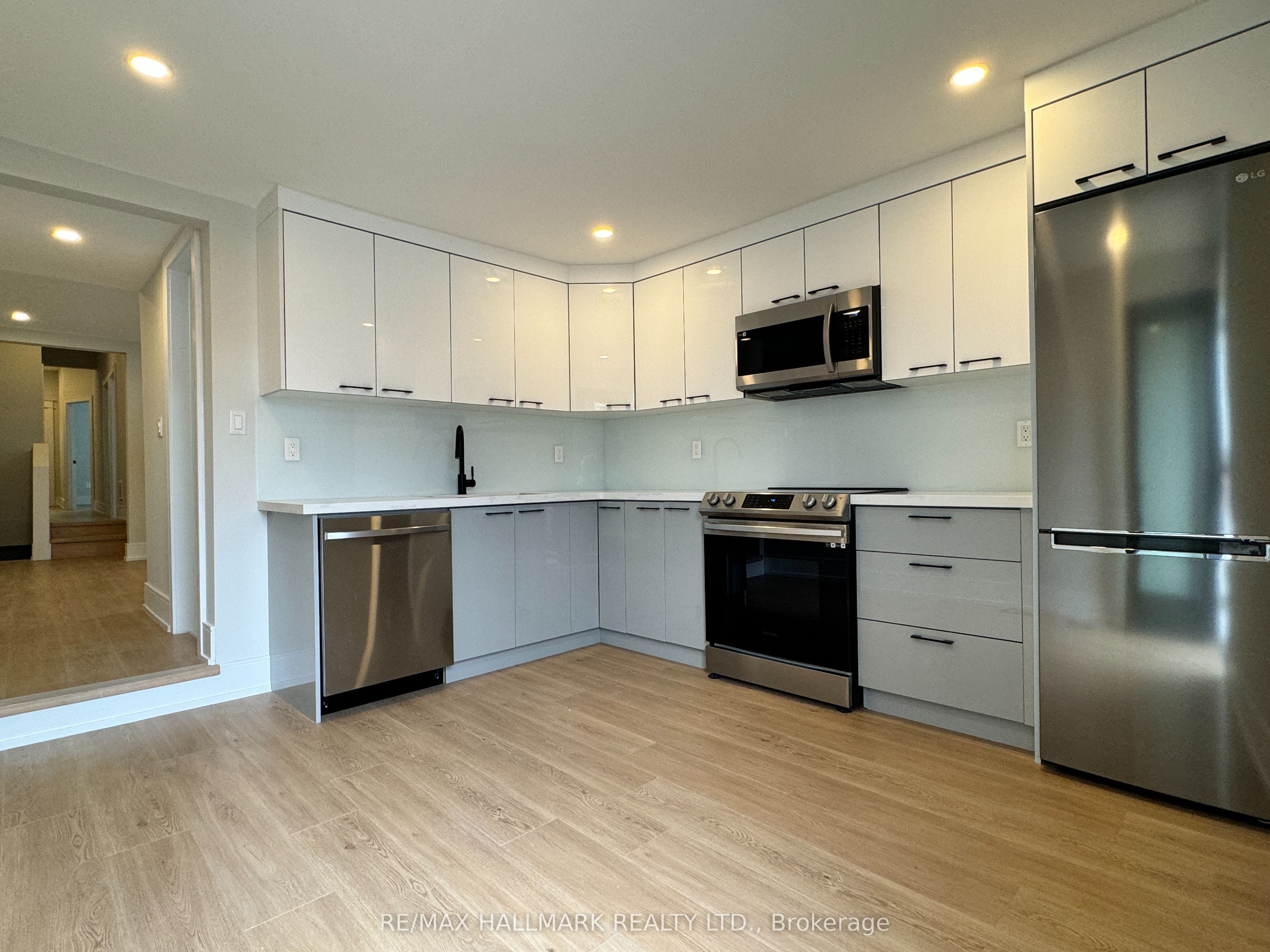116 Bellevue Avenue Upper, Toronto, ON M5T 2N9