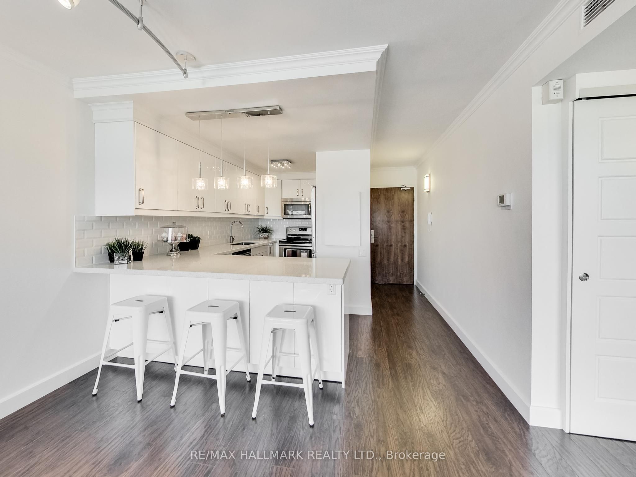 914 Yonge Street 1509, Toronto, ON M4W 3C8 photo 3