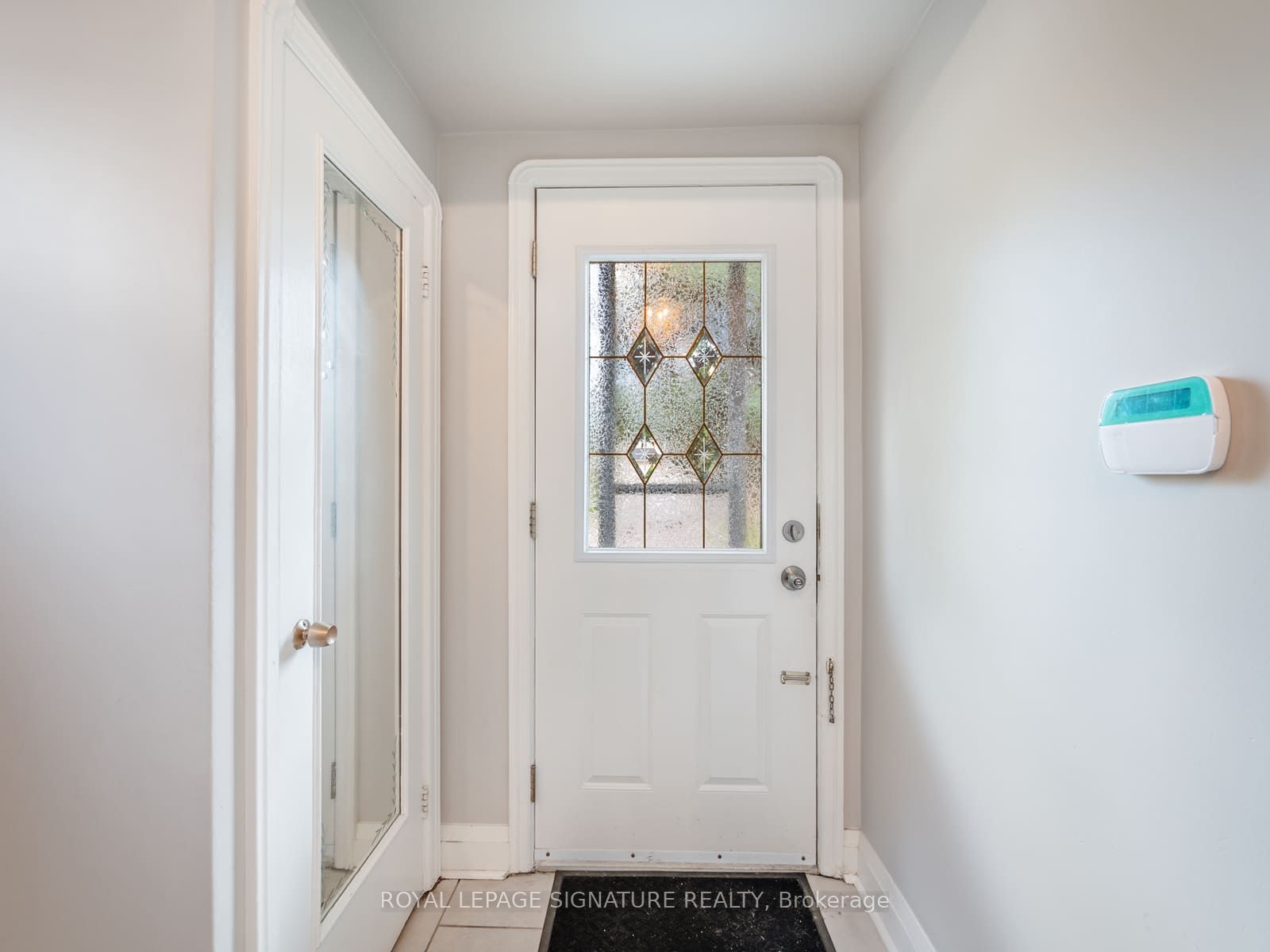 31 Brookview Drive, Toronto, ON M6A 2K4 photo 3