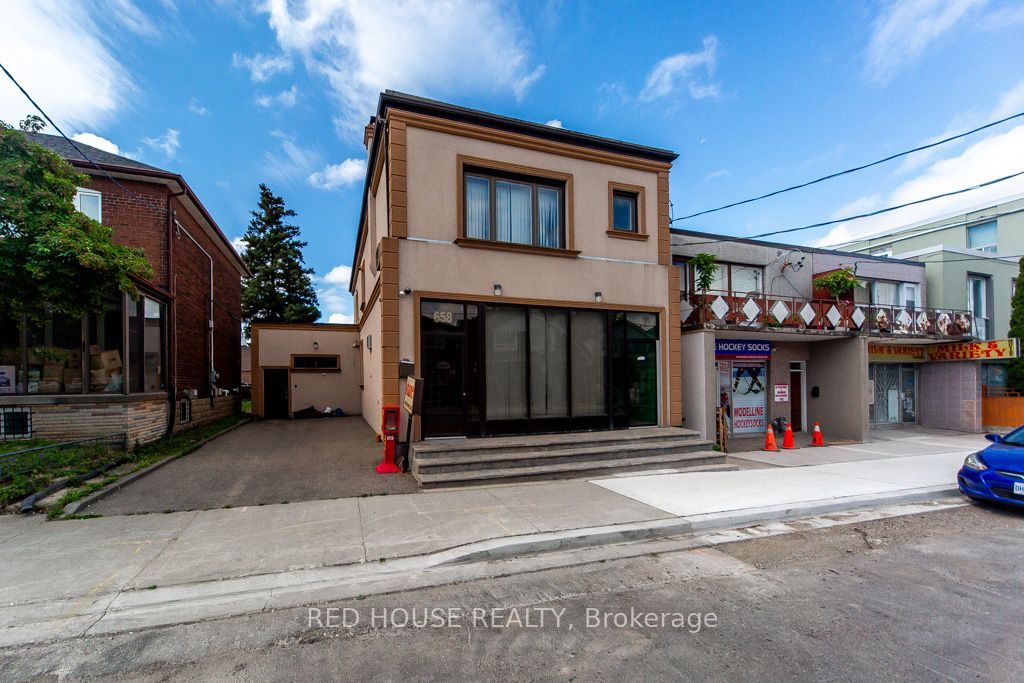 658 Vaughan Road, Toronto, ON M6E 2Y5 photo 2