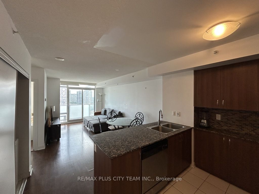 5740 Yonge Street 1310, Toronto, ON M2M 0B1 photo 4