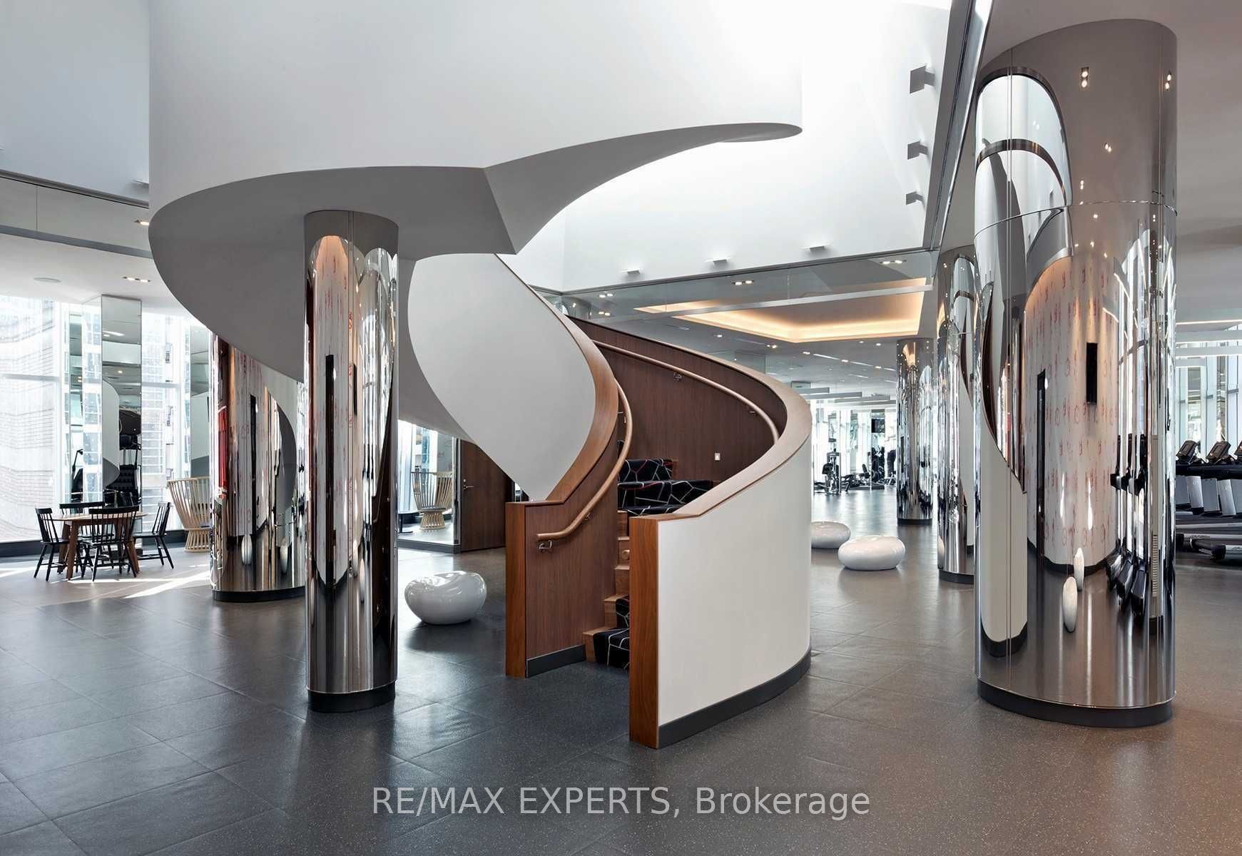 10 York Street 3613, Toronto, ON M5J 2Z2 photo 3