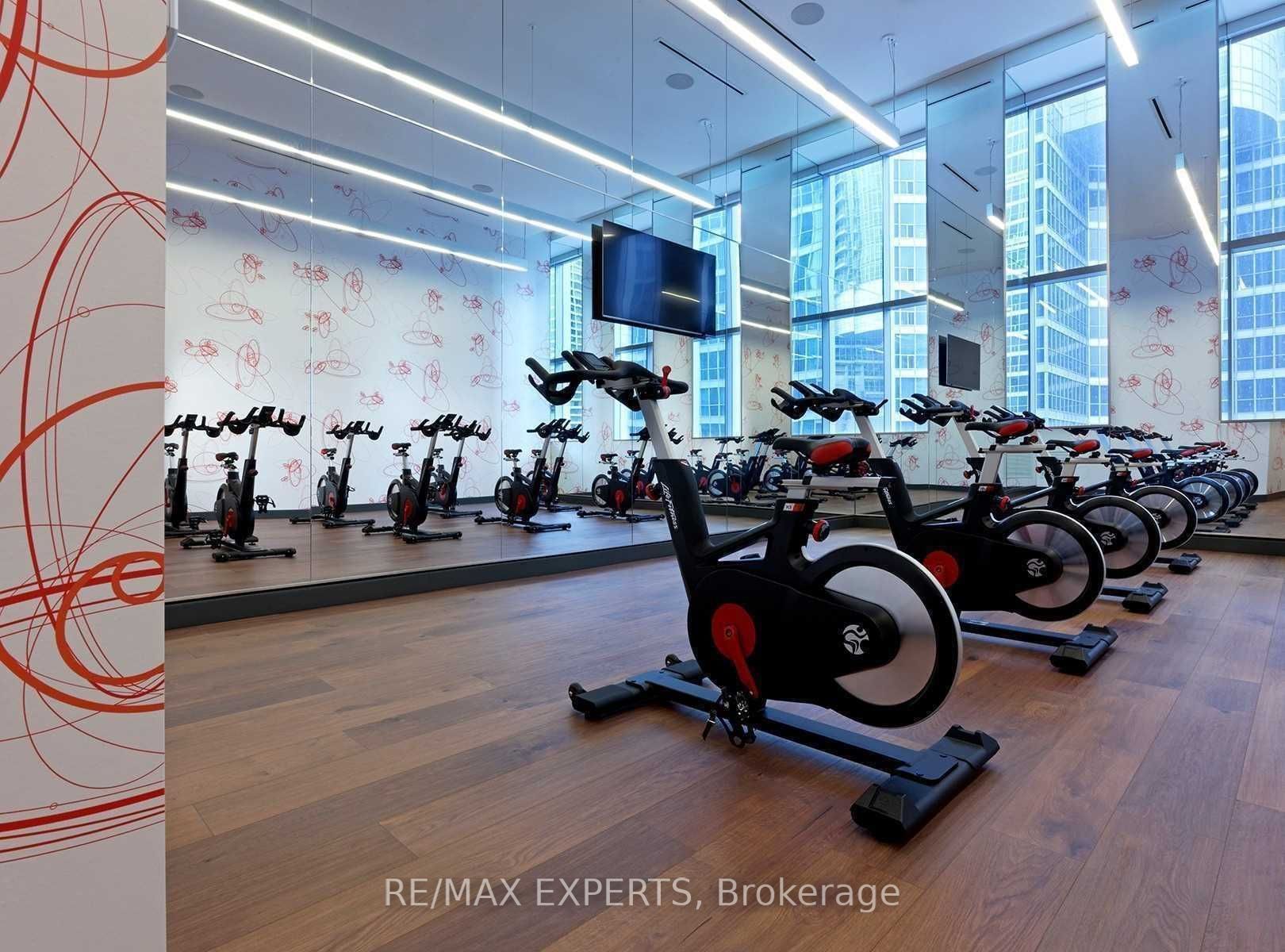 10 York Street 3613, Toronto, ON M5J 2Z2 photo 4