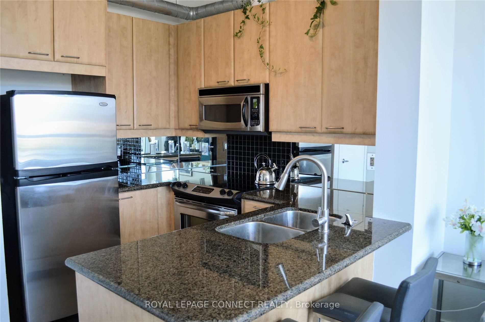 955 Queen Street W Ph15, Toronto, ON M6J 1G9 photo 4