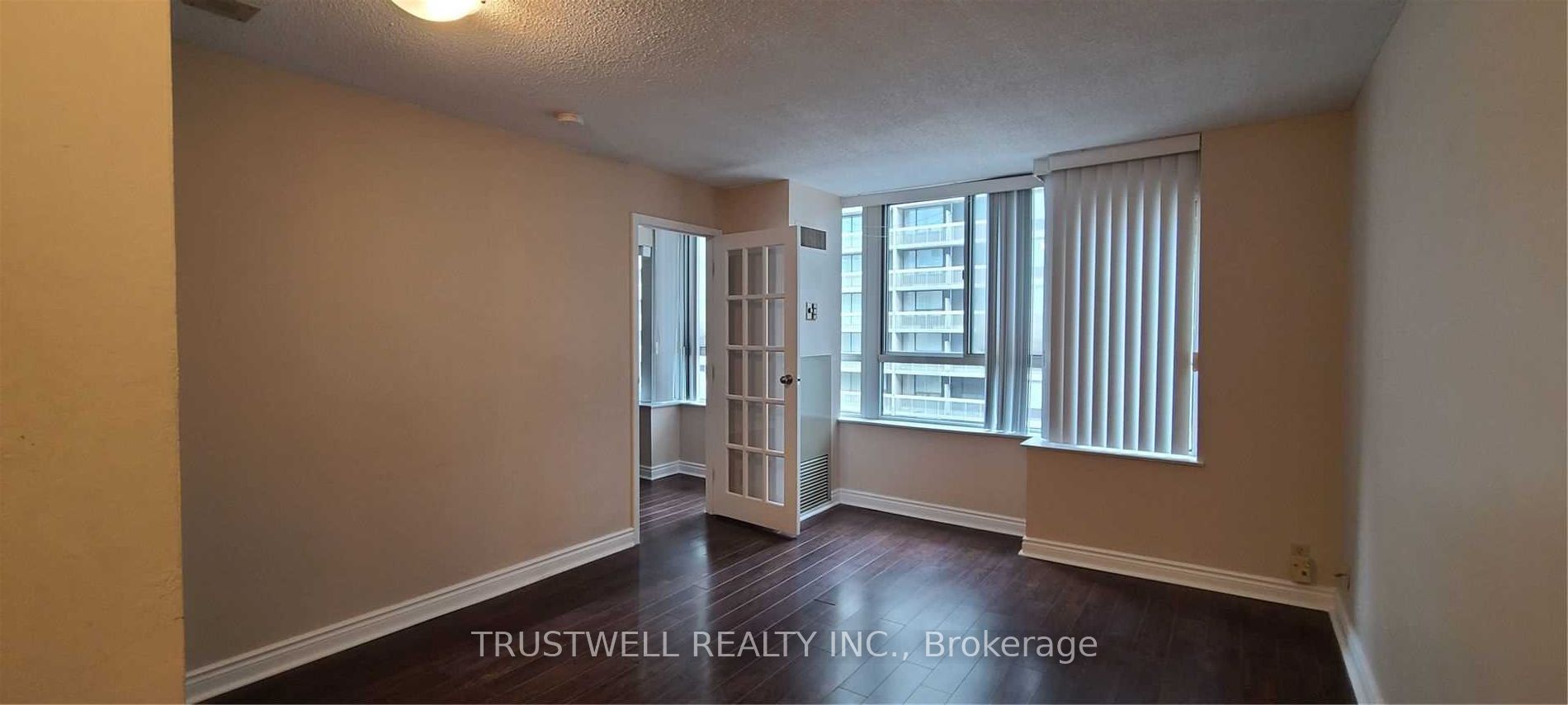 44 Gerrard Street 1108, Toronto, ON M5G 2K2 photo 2