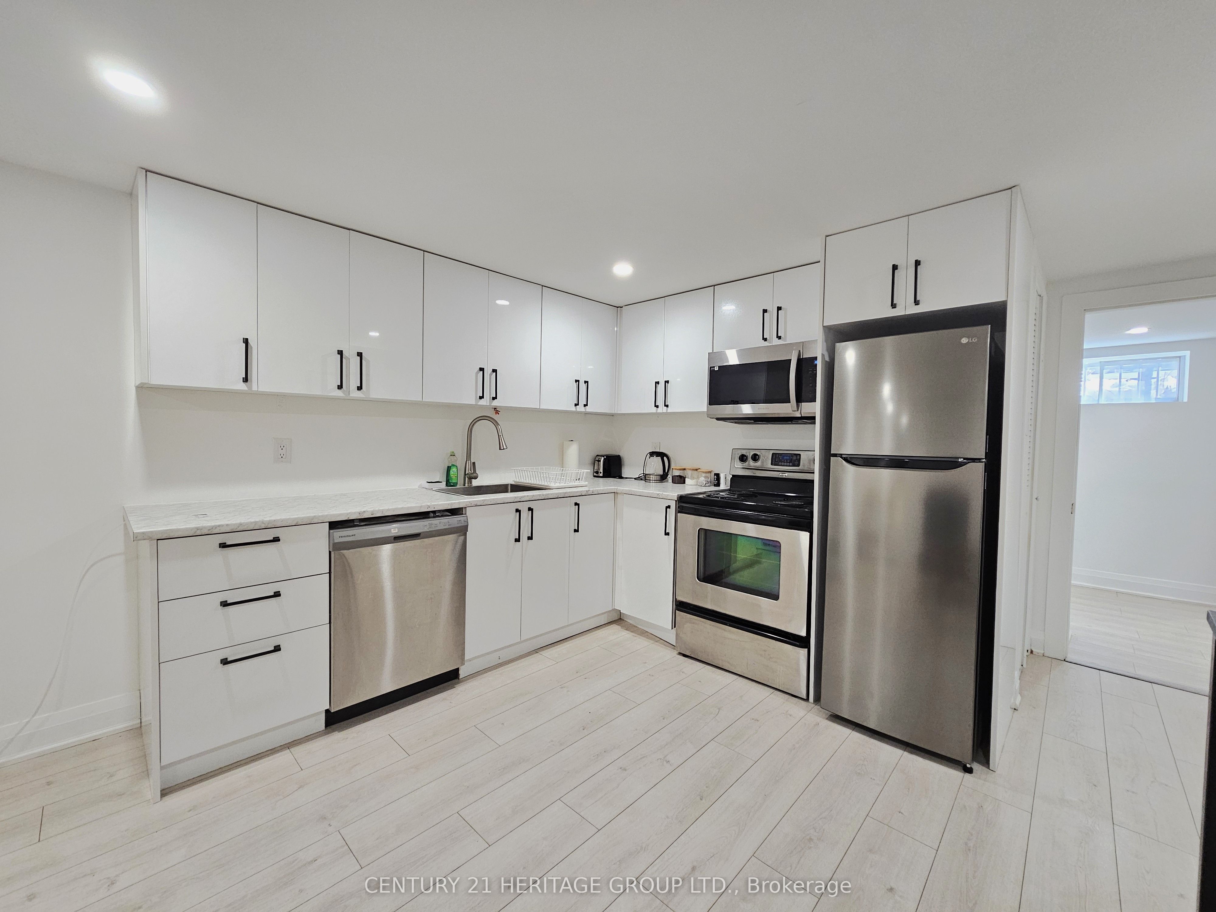 344 Shaw Street Bsmt, Toronto, ON M6J 2X3 photo 3