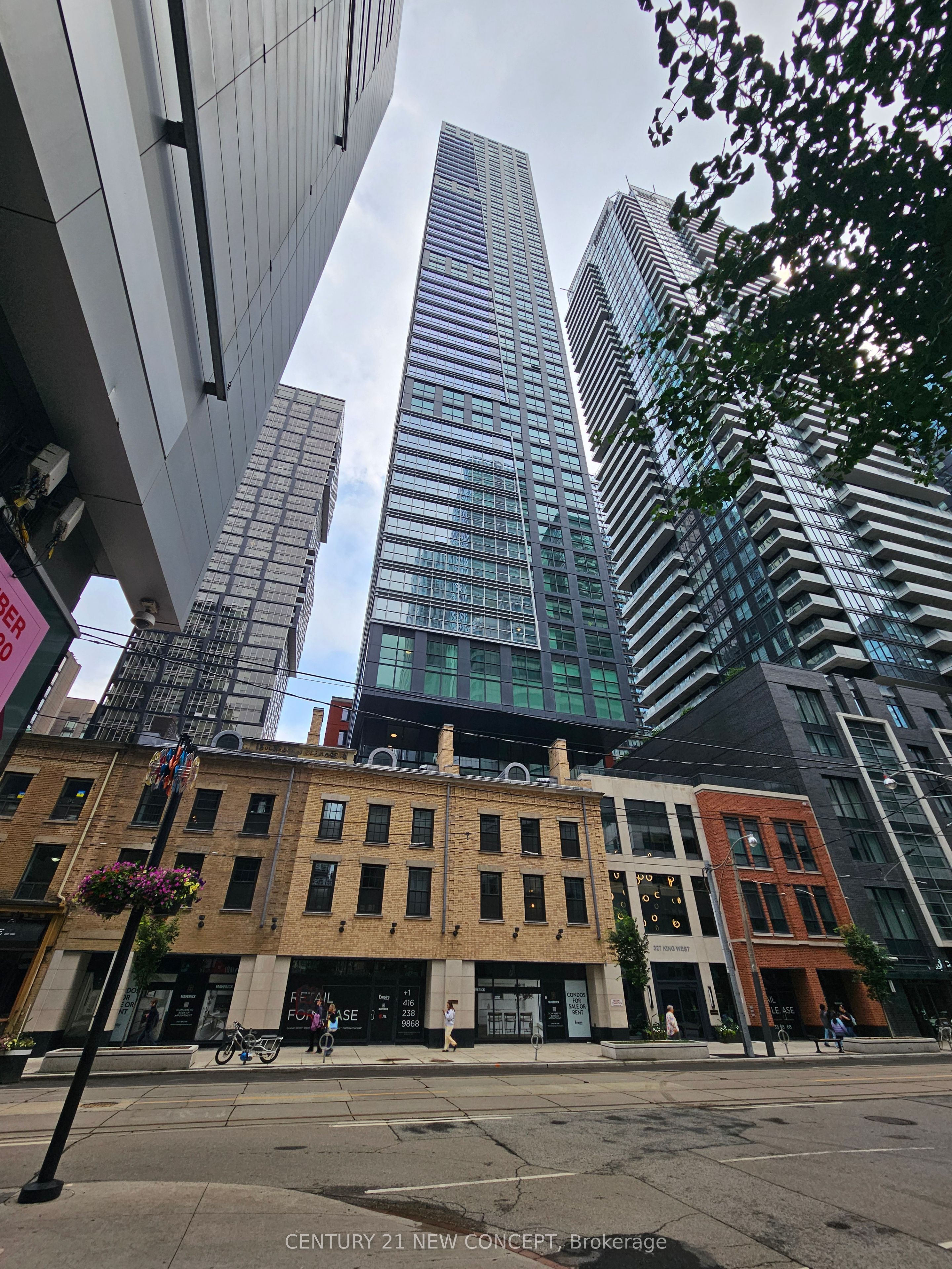 327 King Street W 1502, Toronto, ON M5V 0W7 photo 2