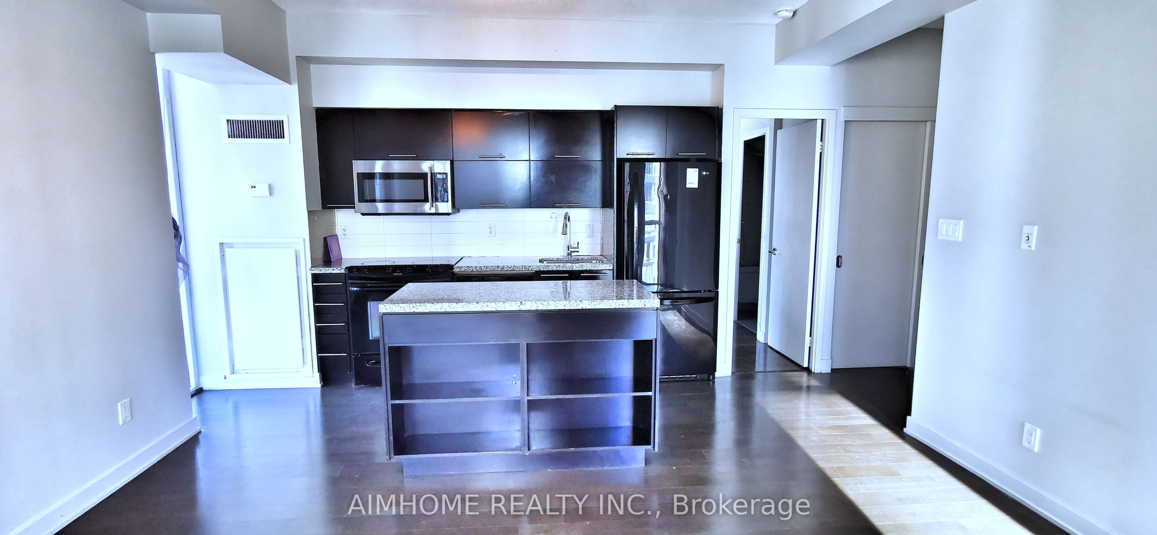 126 Simcoe Street 1708, Toronto, ON M5H 4E6 photo 4
