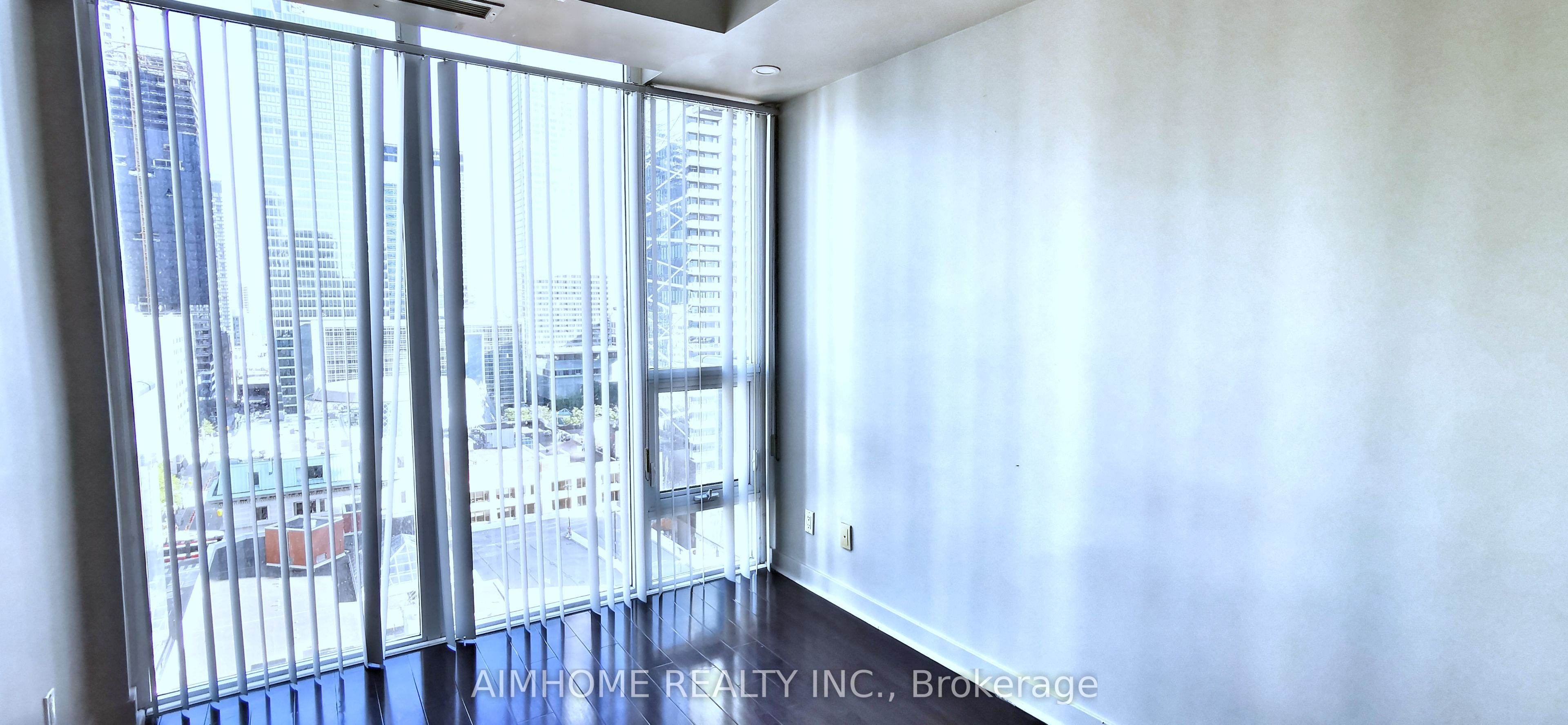 126 Simcoe Street 1708, Toronto, ON M5H 4E6 photo 5