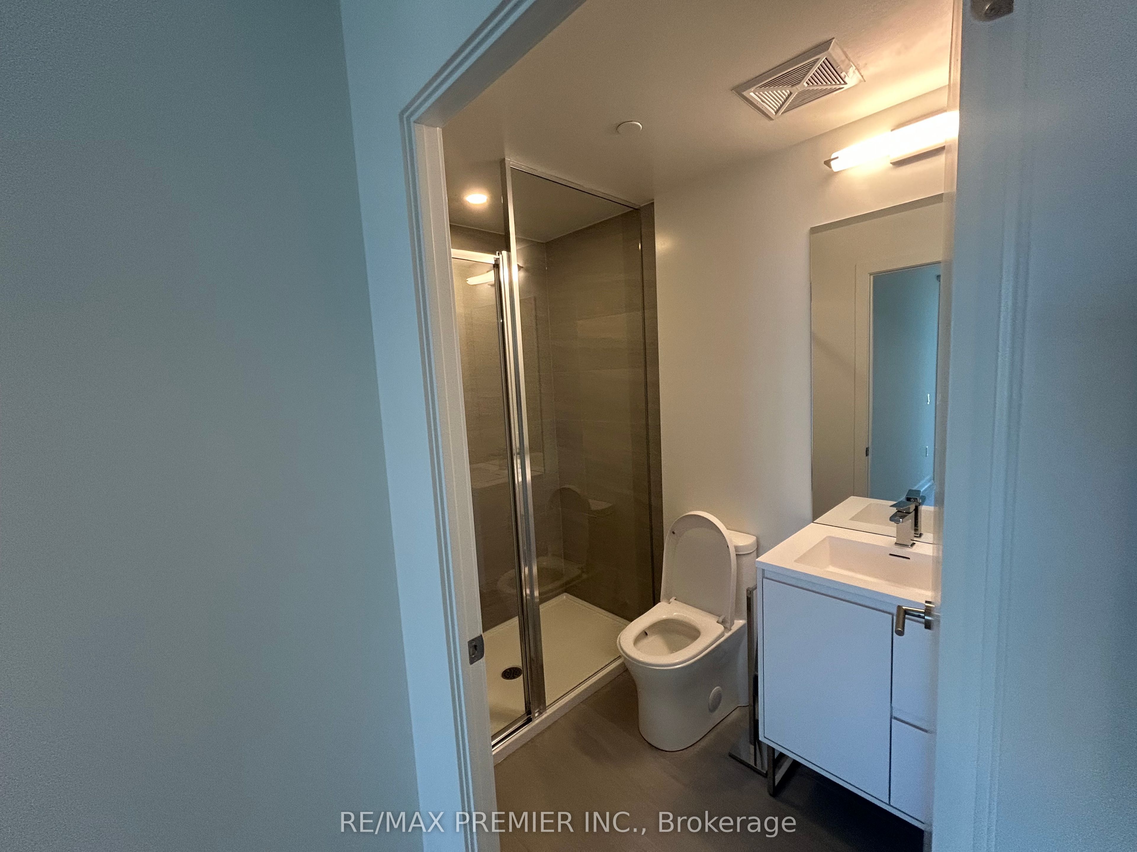 5 Quarrington Lane 2707, Toronto, ON M3C 0S5 photo 3