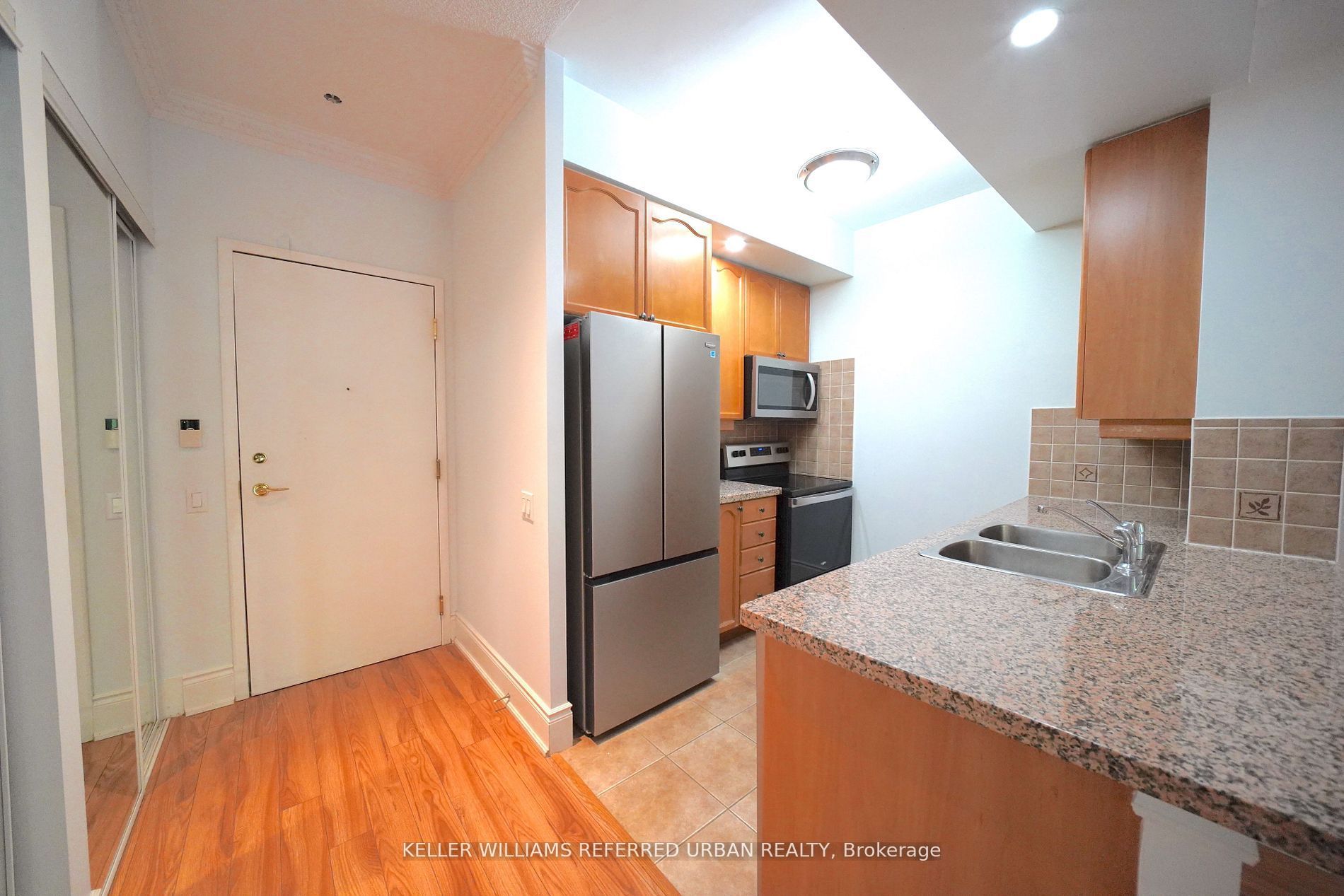 10 Northtown Way 212, Toronto, ON M2N 7L4 photo 3