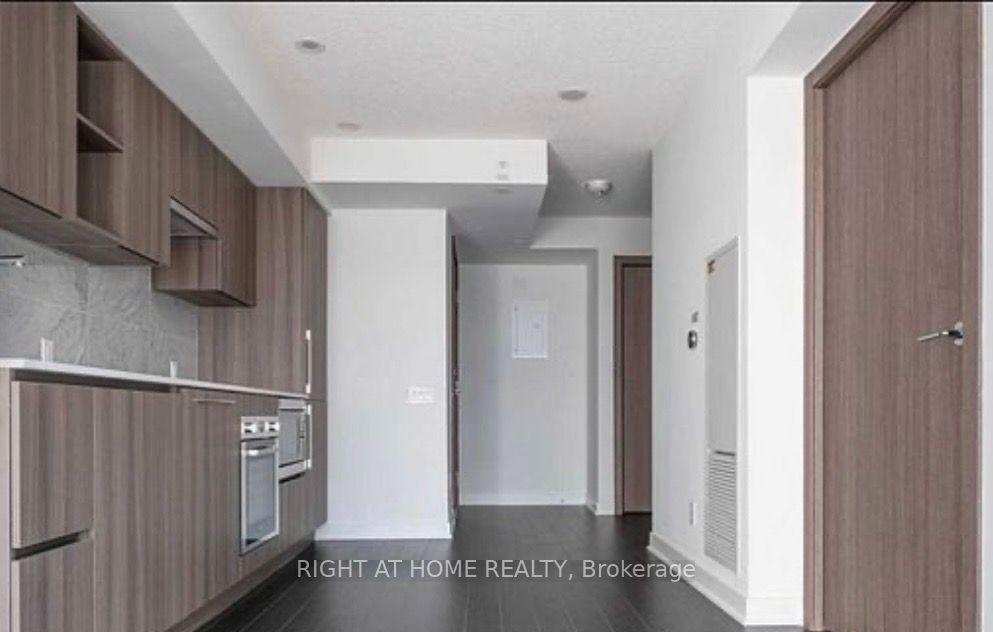 17 Bathurst Street 3205, Toronto, ON M5V 0N1
