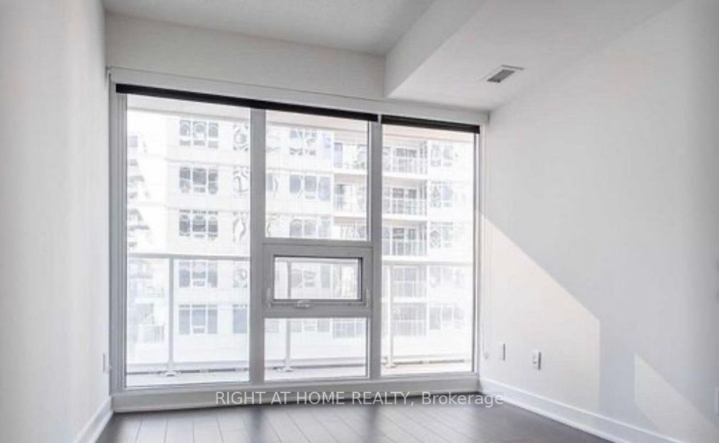 17 Bathurst Street 3205, Toronto, ON M5V 0N1 photo 2