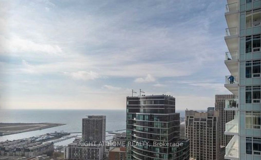 17 Bathurst Street 3205, Toronto, ON M5V 0N1 photo 3