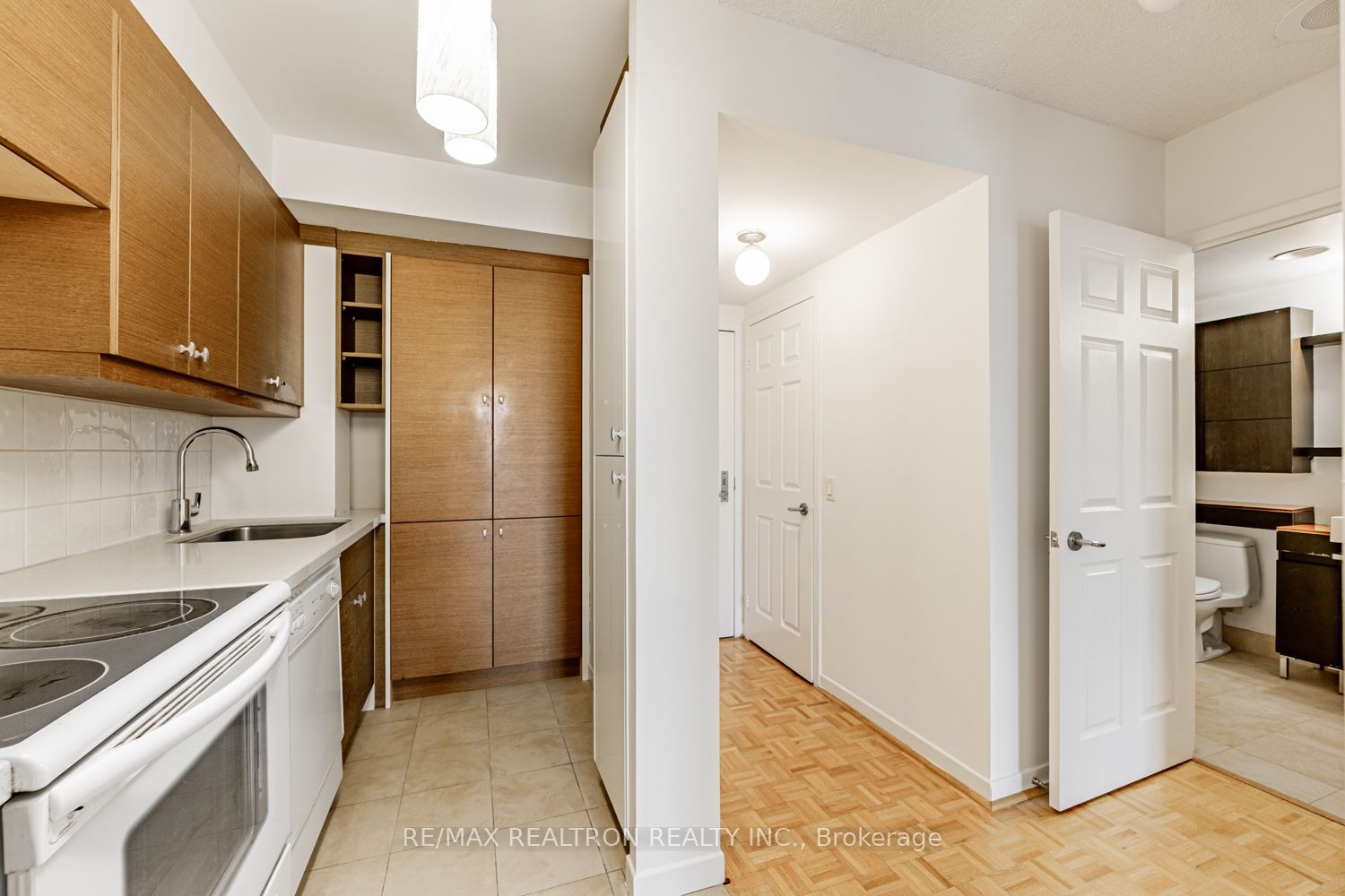 284 Bloor Street W 903, Toronto, ON M5S 3B8 photo 5
