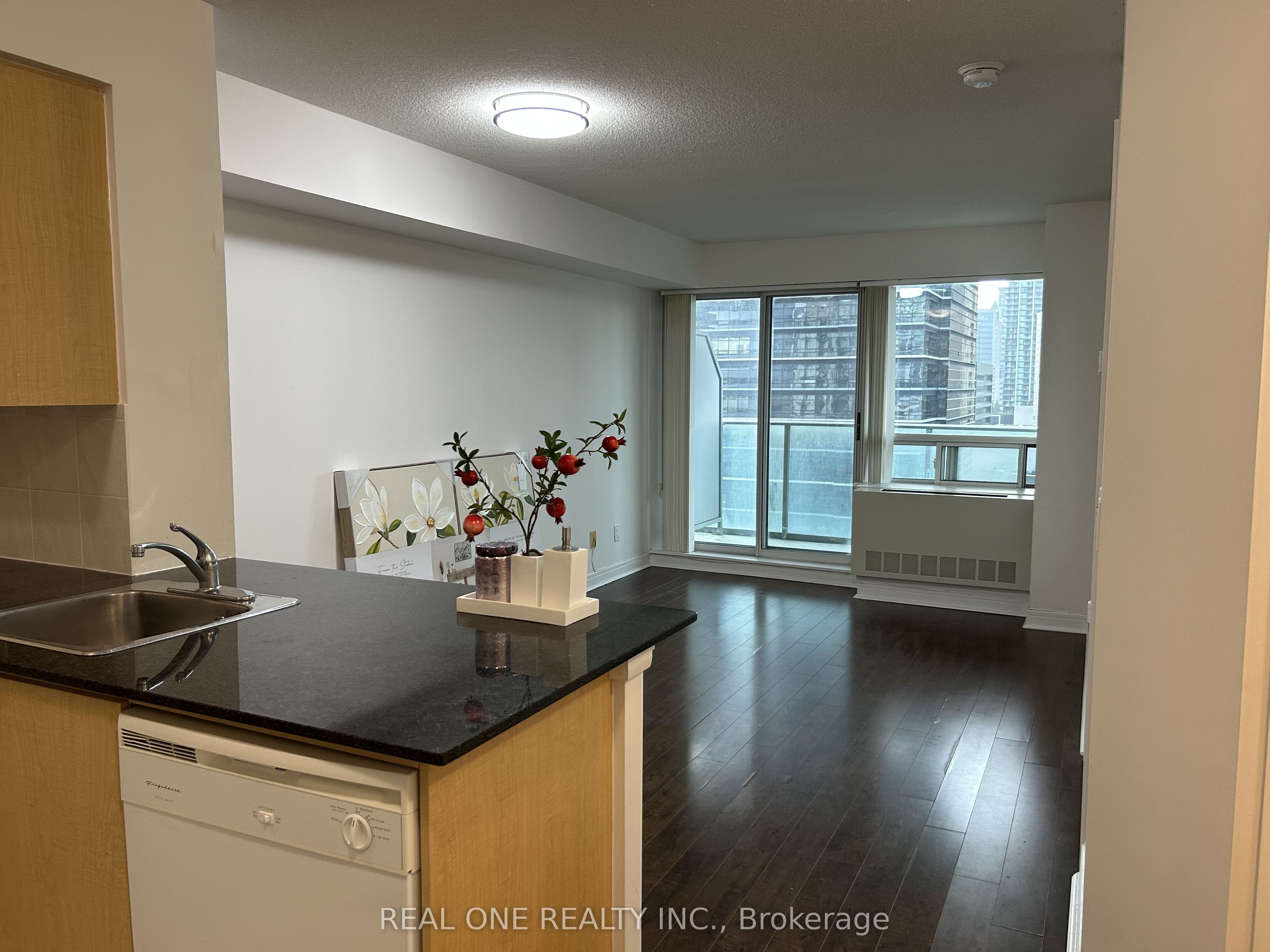 31 Bales Avenue 1607, Toronto, ON M2N 7L6 photo 3
