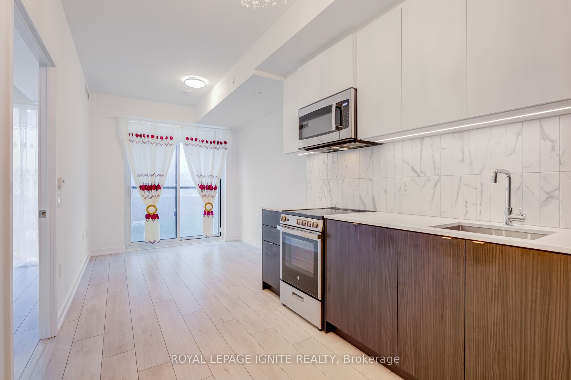 500 Dupont Street 510, Toronto, ON M6G 1Y7