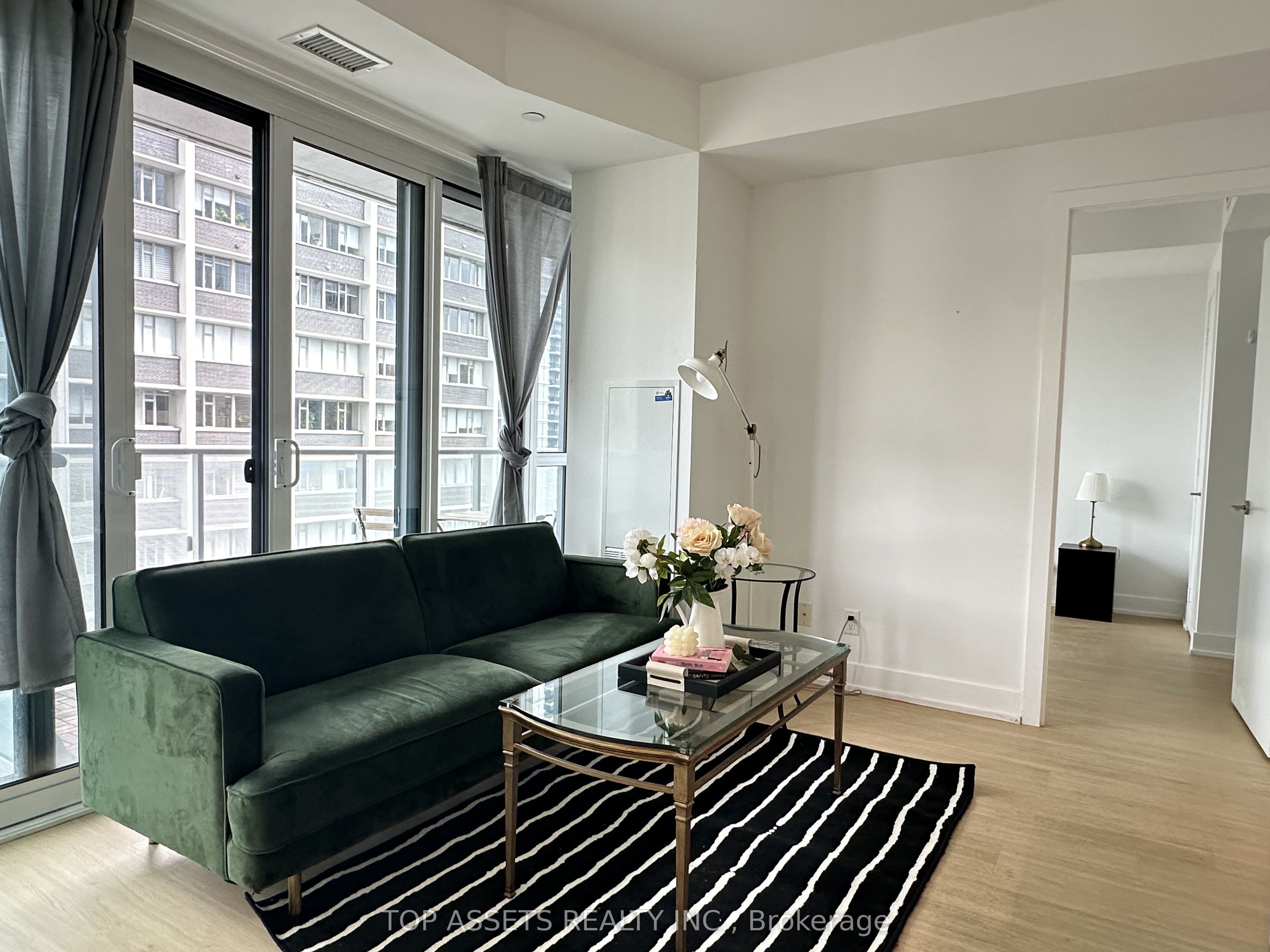 7 Grenville Street 1707, Toronto, ON M4Y 0E9 photo 2