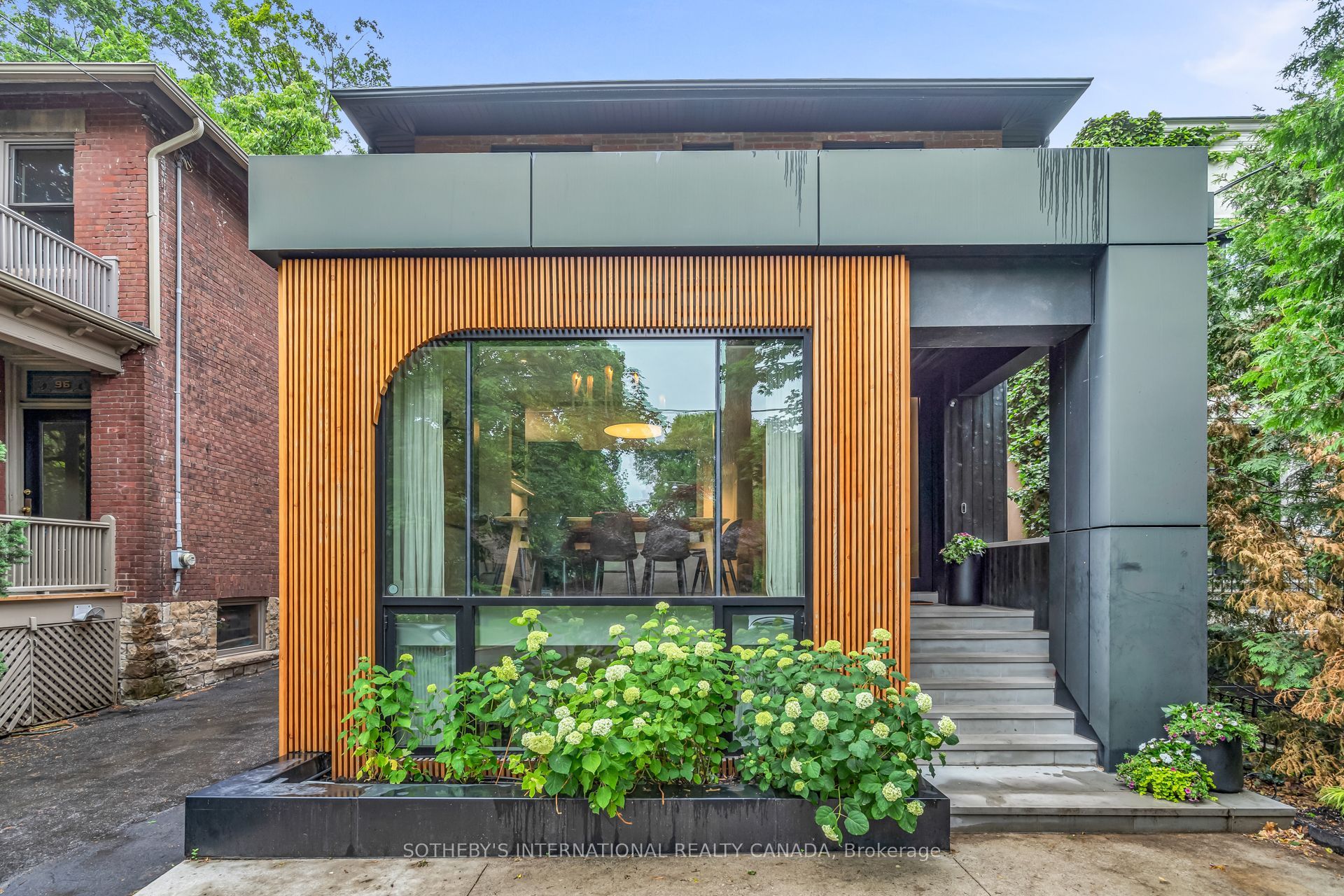 94 Walker Avenue, Toronto, ON M4V 1G2 photo 2