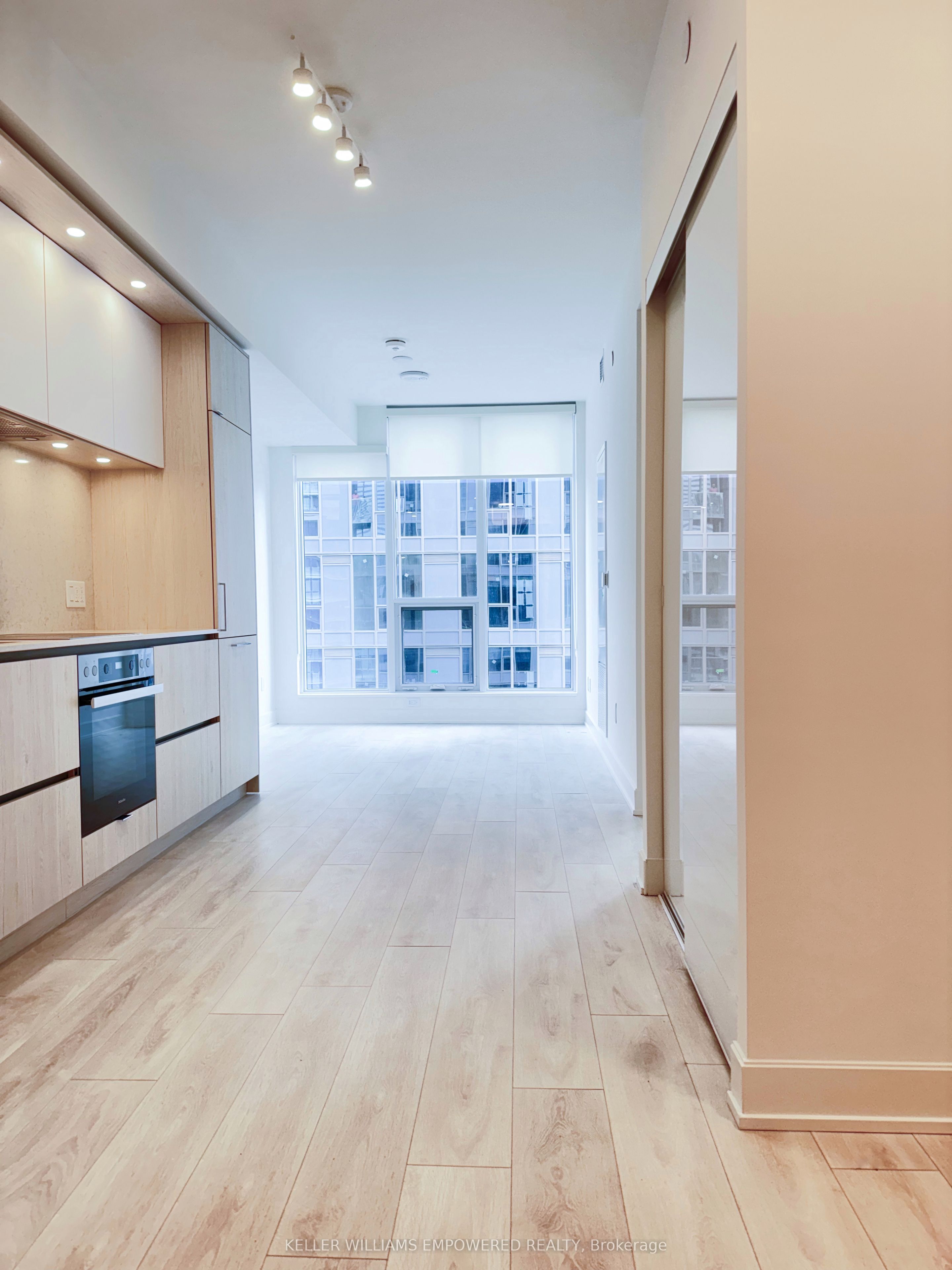 15 Mercer Street 2915, Toronto, ON M5V 0V1