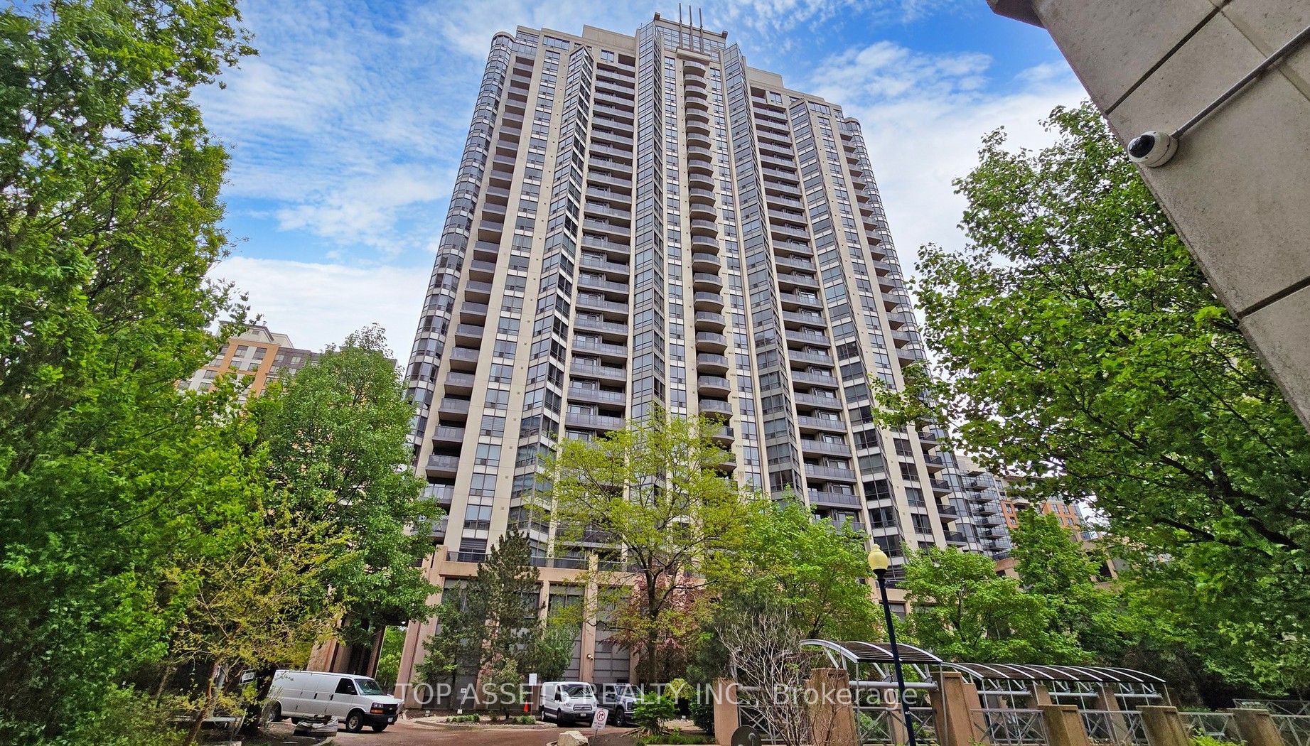 10 Northtown Way 606, Toronto, ON M2N 7L4