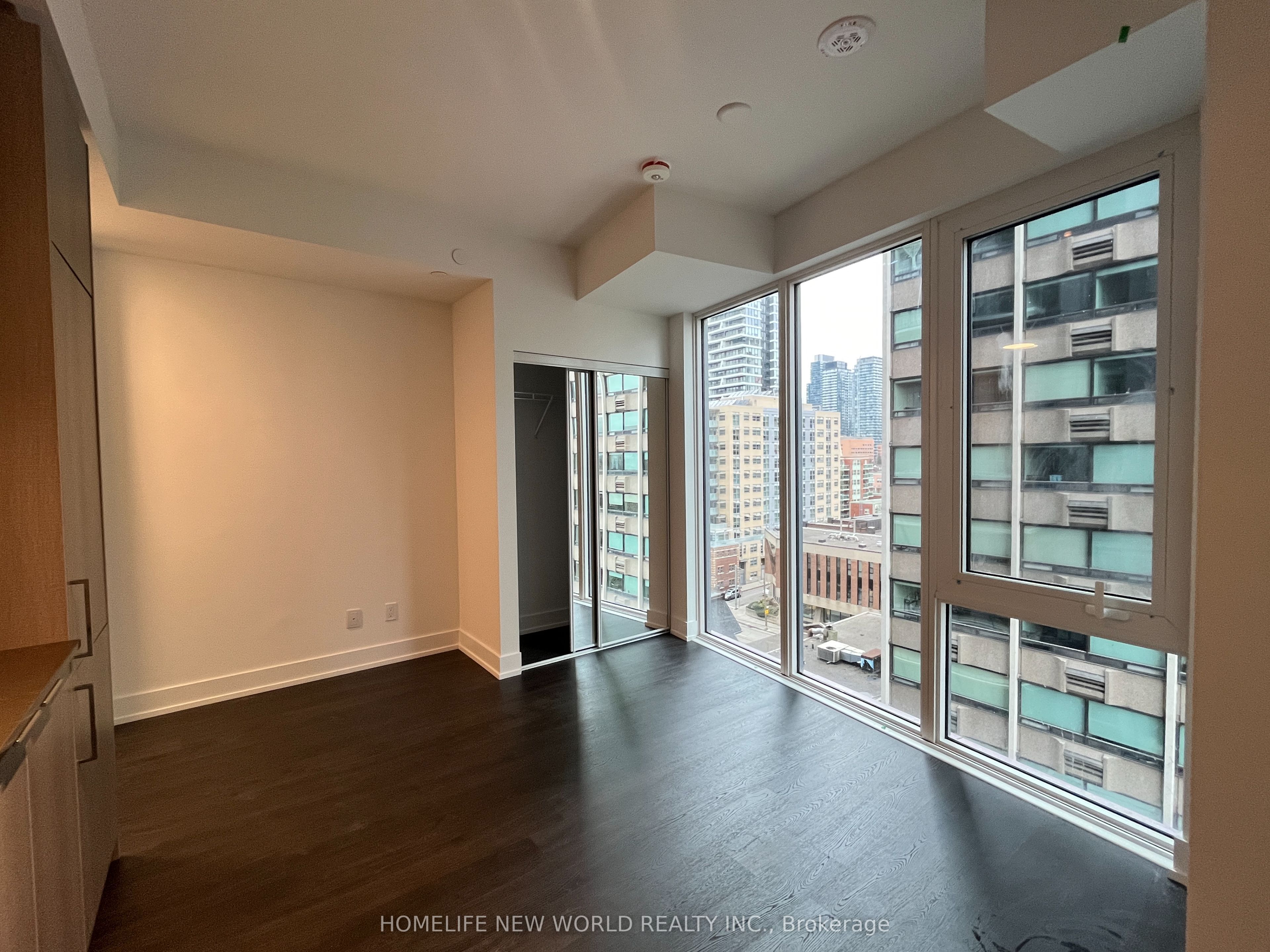 308 Jarvis Street 910, Toronto, ON M5B 0E3 photo 4