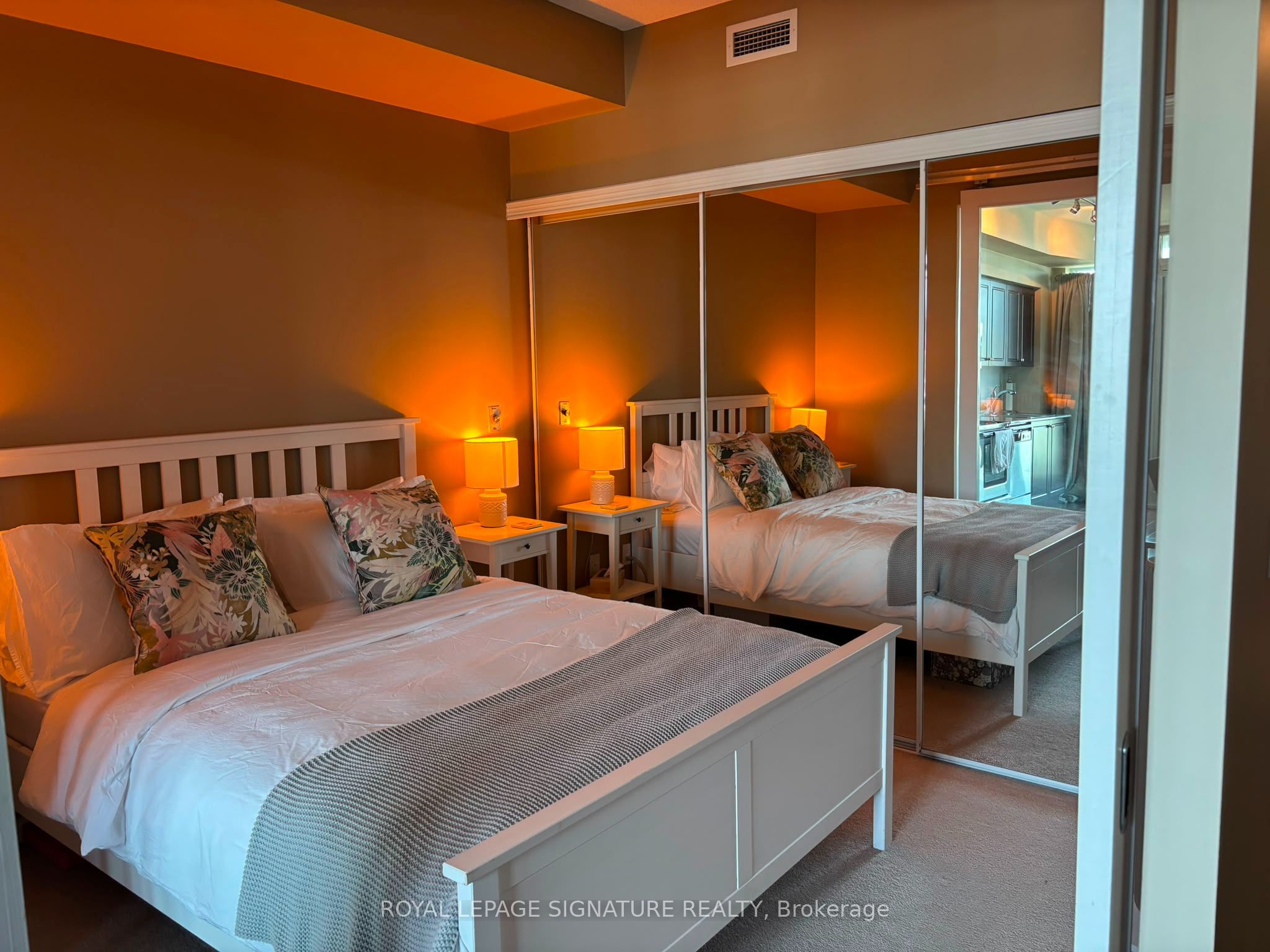 209 Fort York Boulevard 868, Toronto, ON M5V 4A1 photo 3
