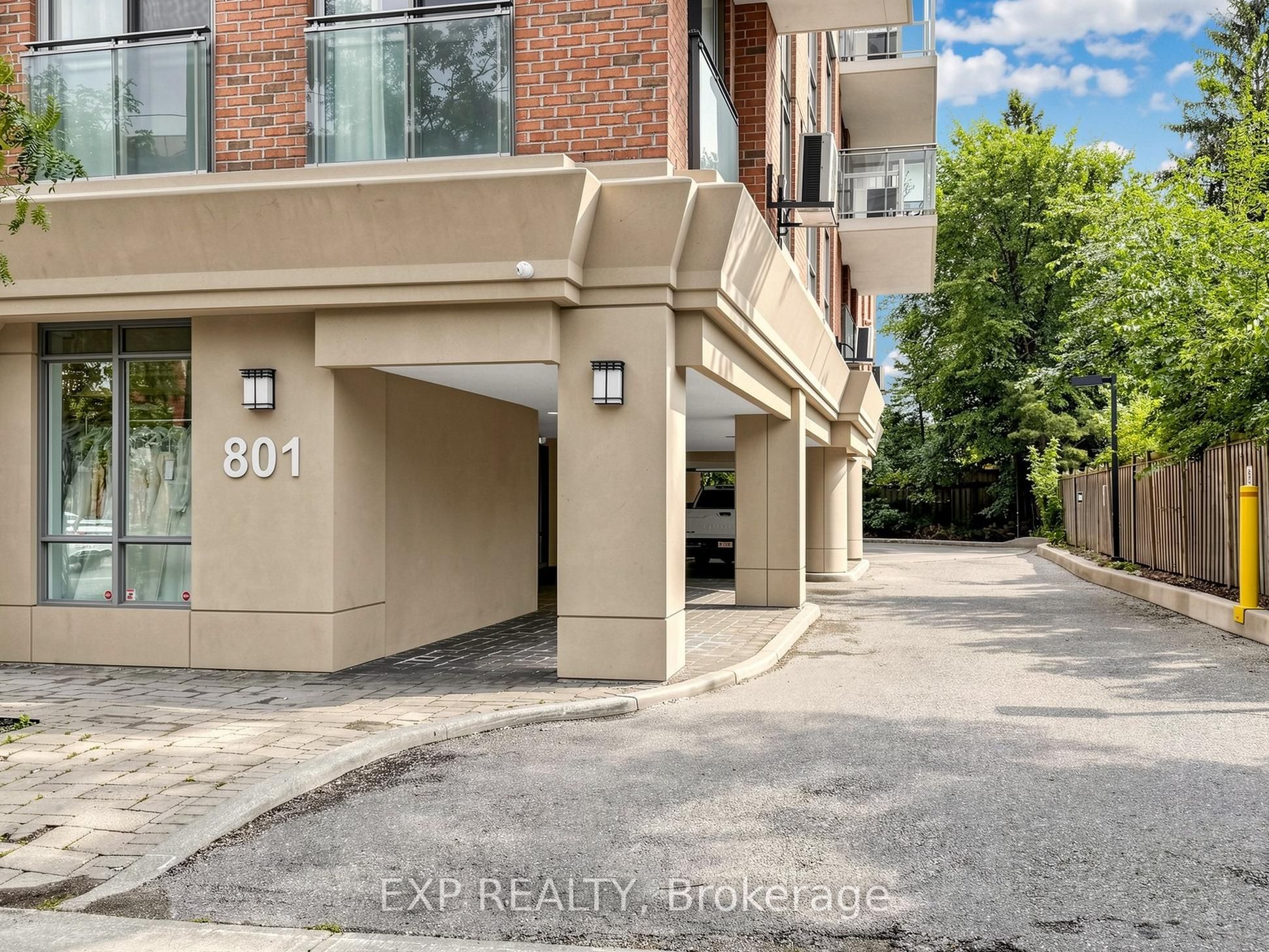 801 Sheppard Avenue W 302, Toronto, ON M3H 2T3 photo 2