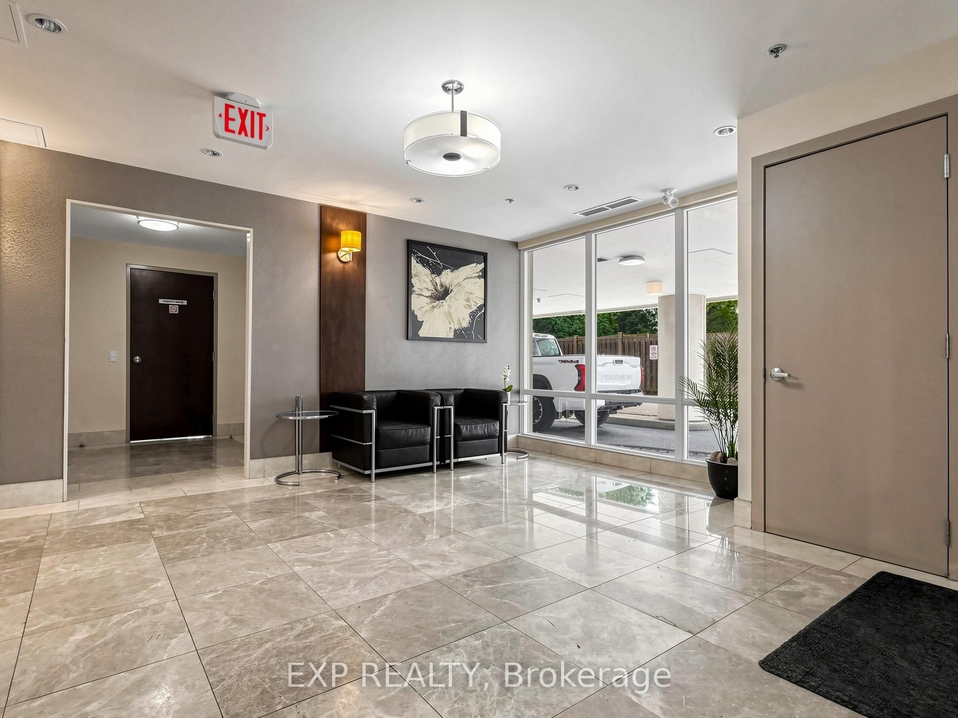 801 Sheppard Avenue W 302, Toronto, ON M3H 2T3 photo 3