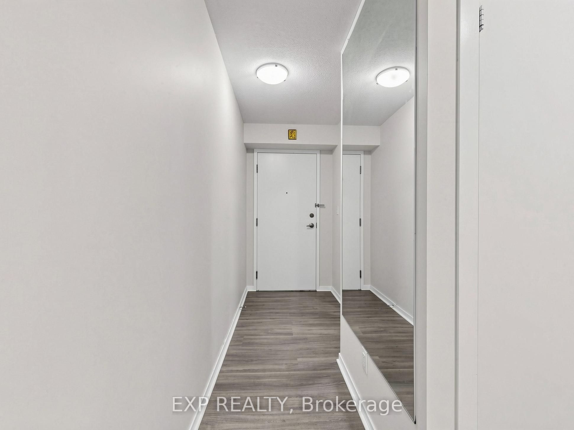 801 Sheppard Avenue W 302, Toronto, ON M3H 2T3 photo 5