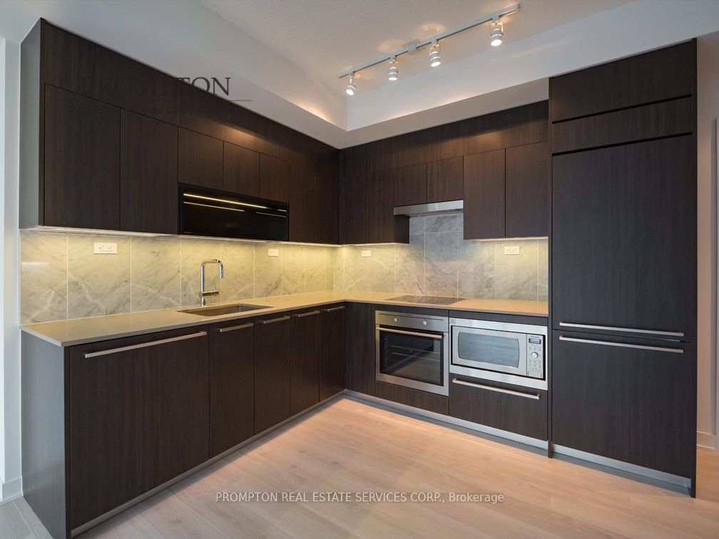 70 Queens Wharf Road 2507, Toronto, ON M5V 0J2 photo 2