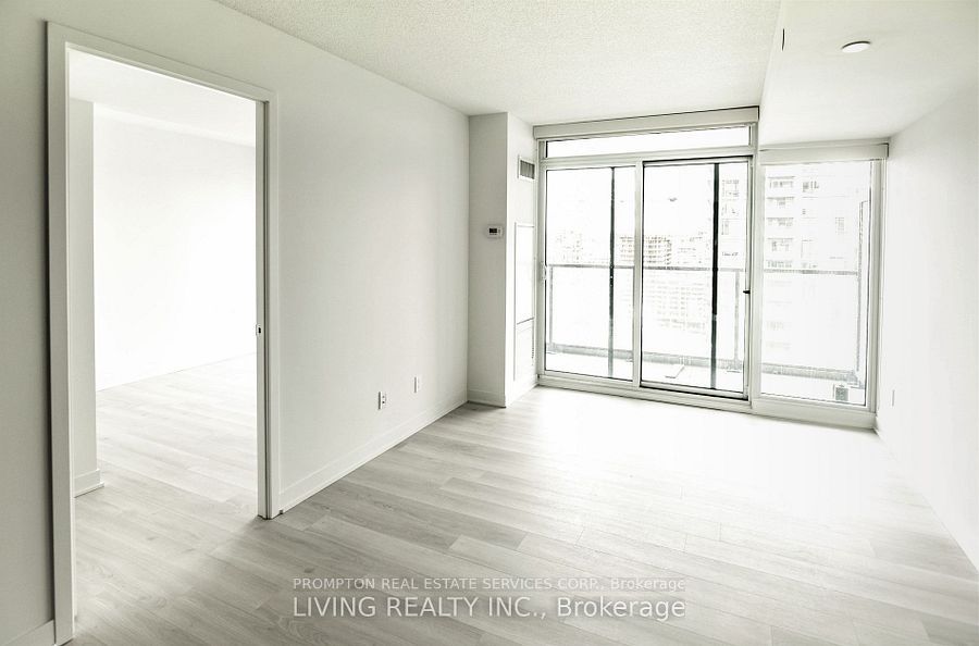 70 Queens Wharf Road 2507, Toronto, ON M5V 0J2 photo 3