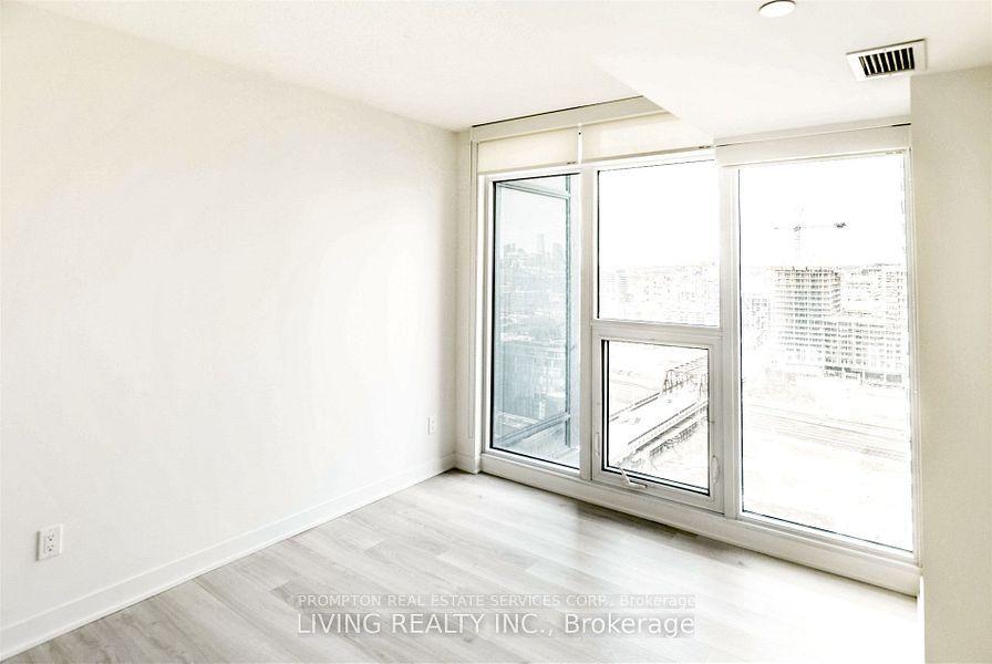 70 Queens Wharf Road 2507, Toronto, ON M5V 0J2 photo 4