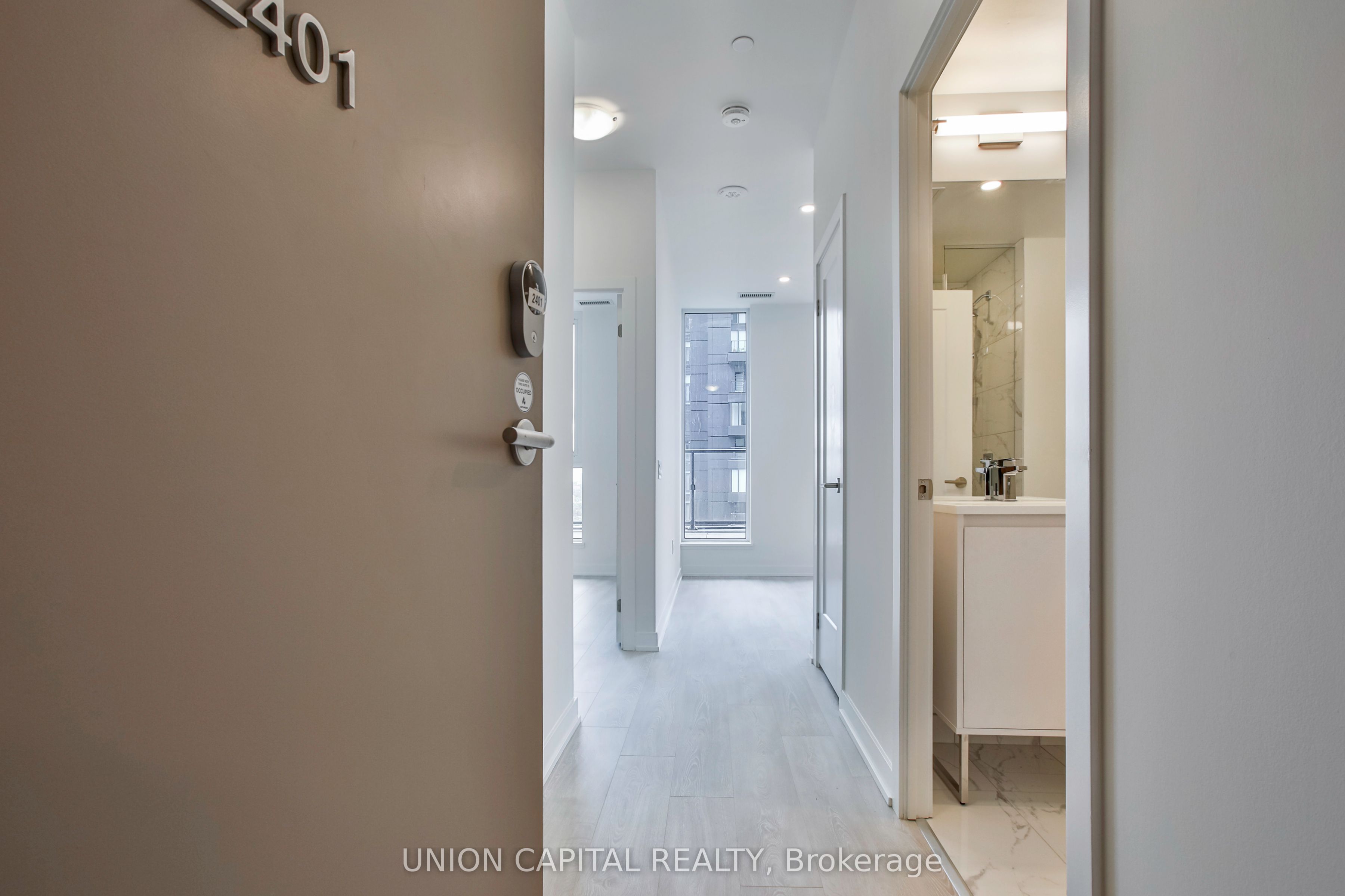 5 Quarrington Lane 2401, Toronto, ON M3C 0S5