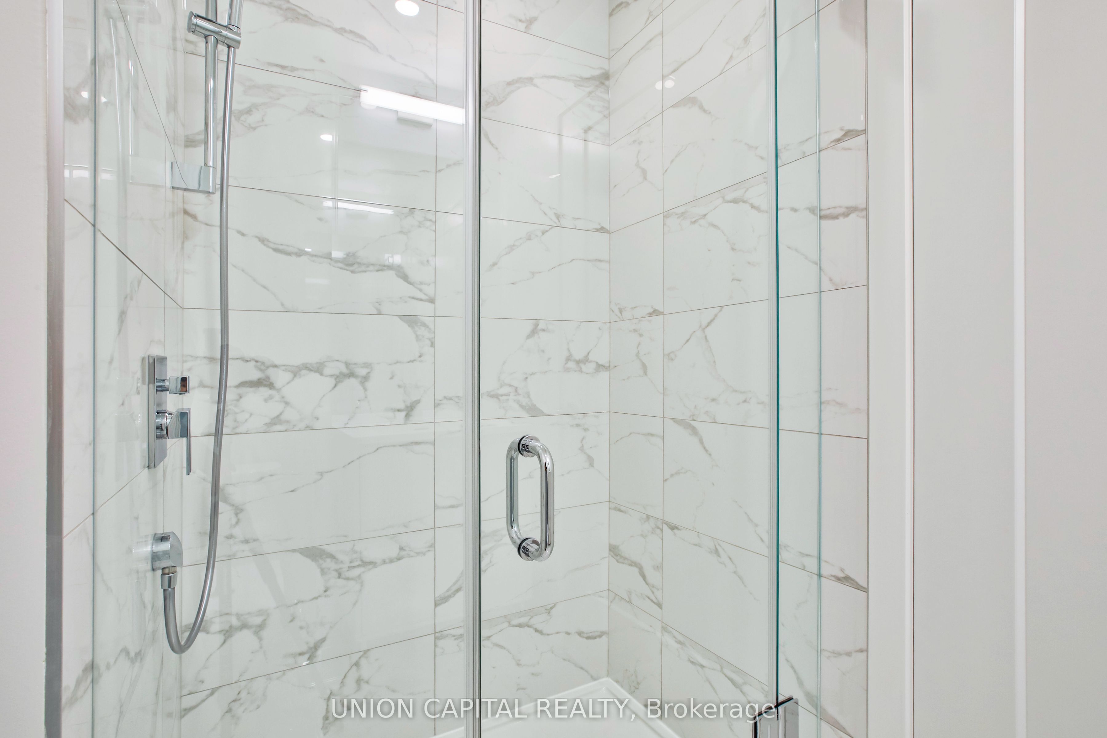 5 Quarrington Lane 2401, Toronto, ON M3C 0S5 photo 4