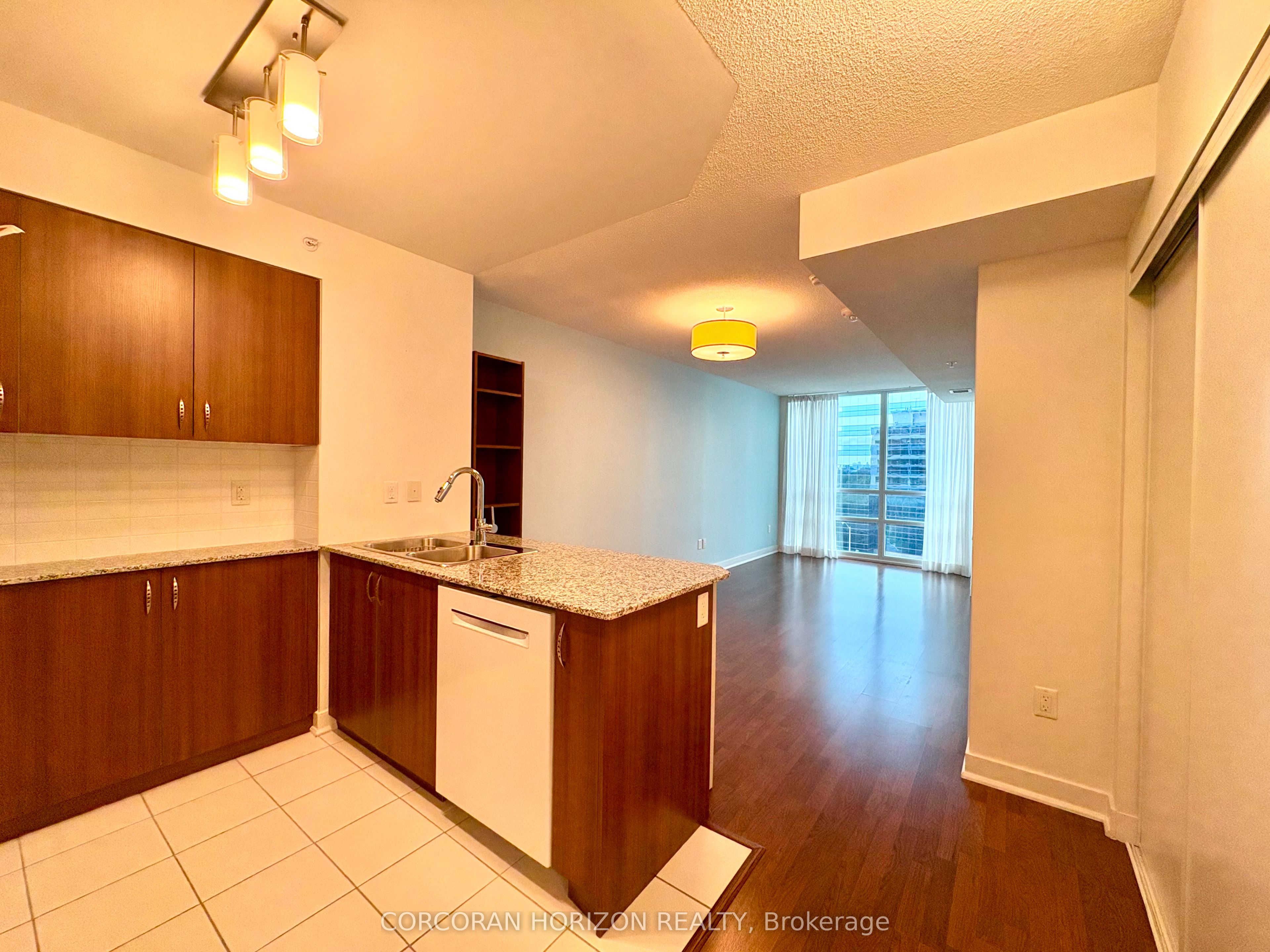 5740 Yonge Street 708, Toronto, ON M2M 0B1 photo 3
