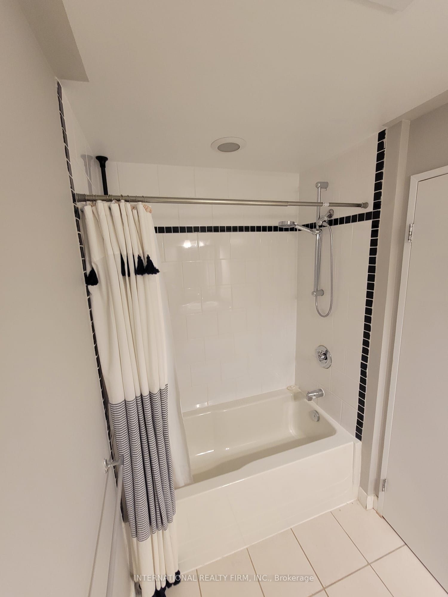 33 Sheppard Avenue E 3202, Toronto, ON M2N 7K1 photo 5