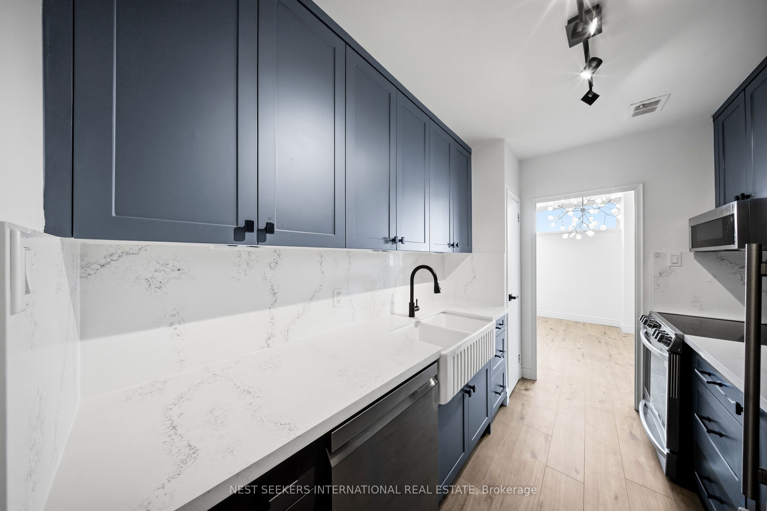 60 Montclair Avenue 603, Toronto, ON M5P 1P7 photo 5