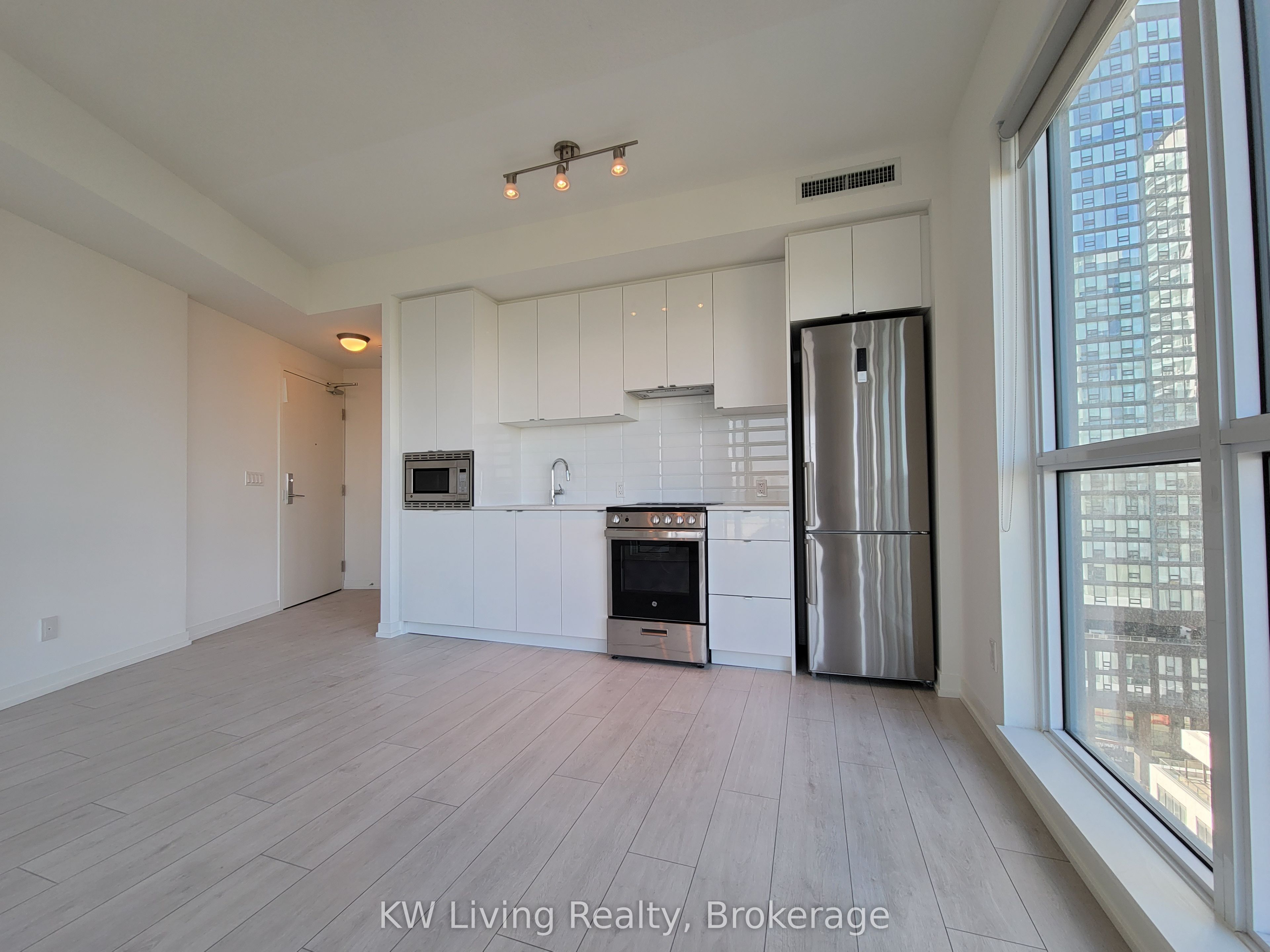 49 East Liberty Street 1002, Toronto, ON M6K 0B2 photo 3