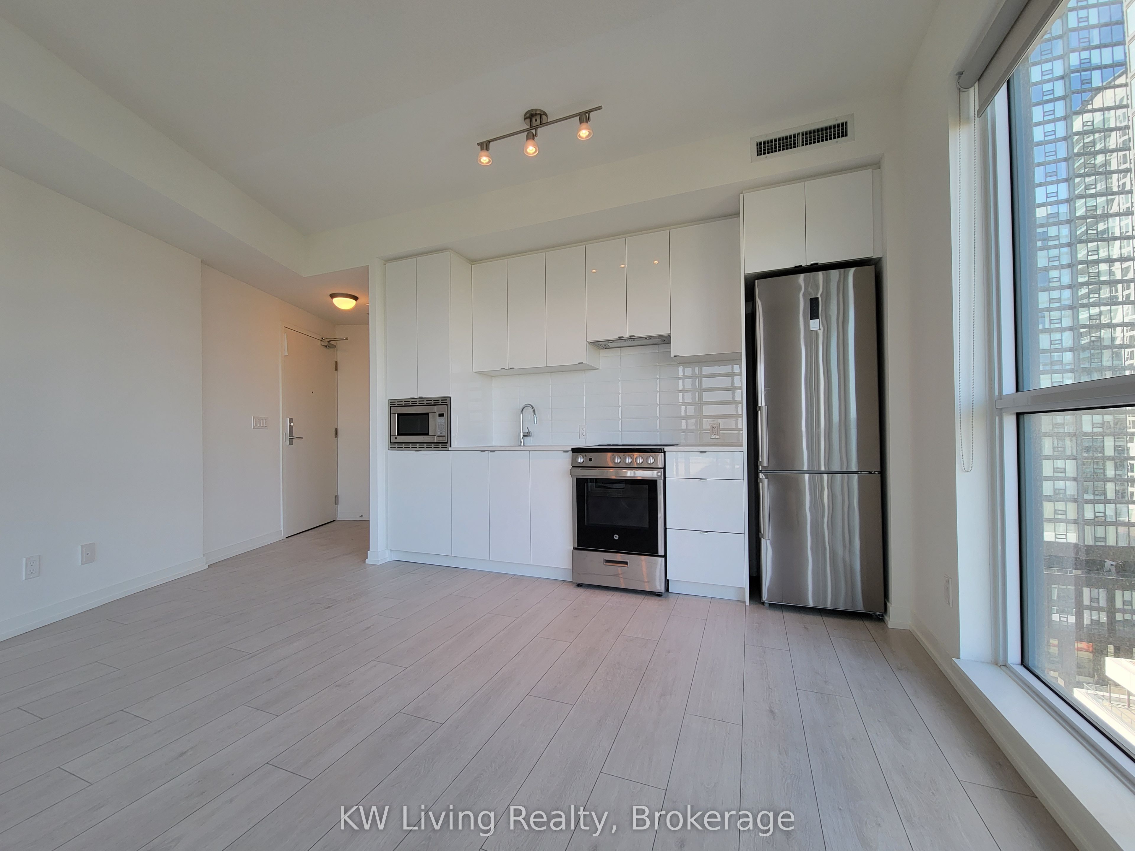 49 East Liberty Street 1002, Toronto, ON M6K 0B2 photo 4