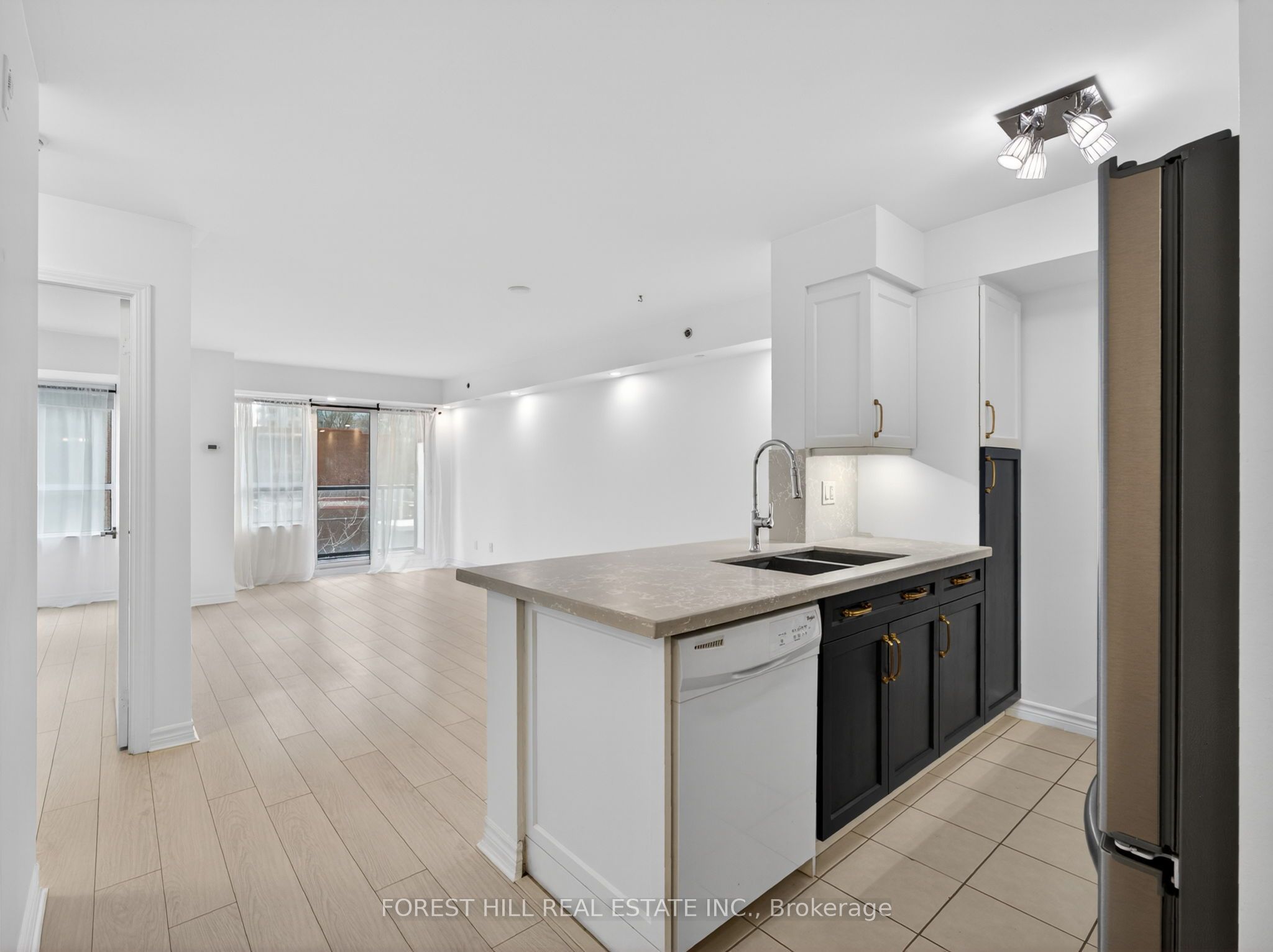35 Saranac Boulevard 224, Toronto, ON M6A 2G4 photo 5