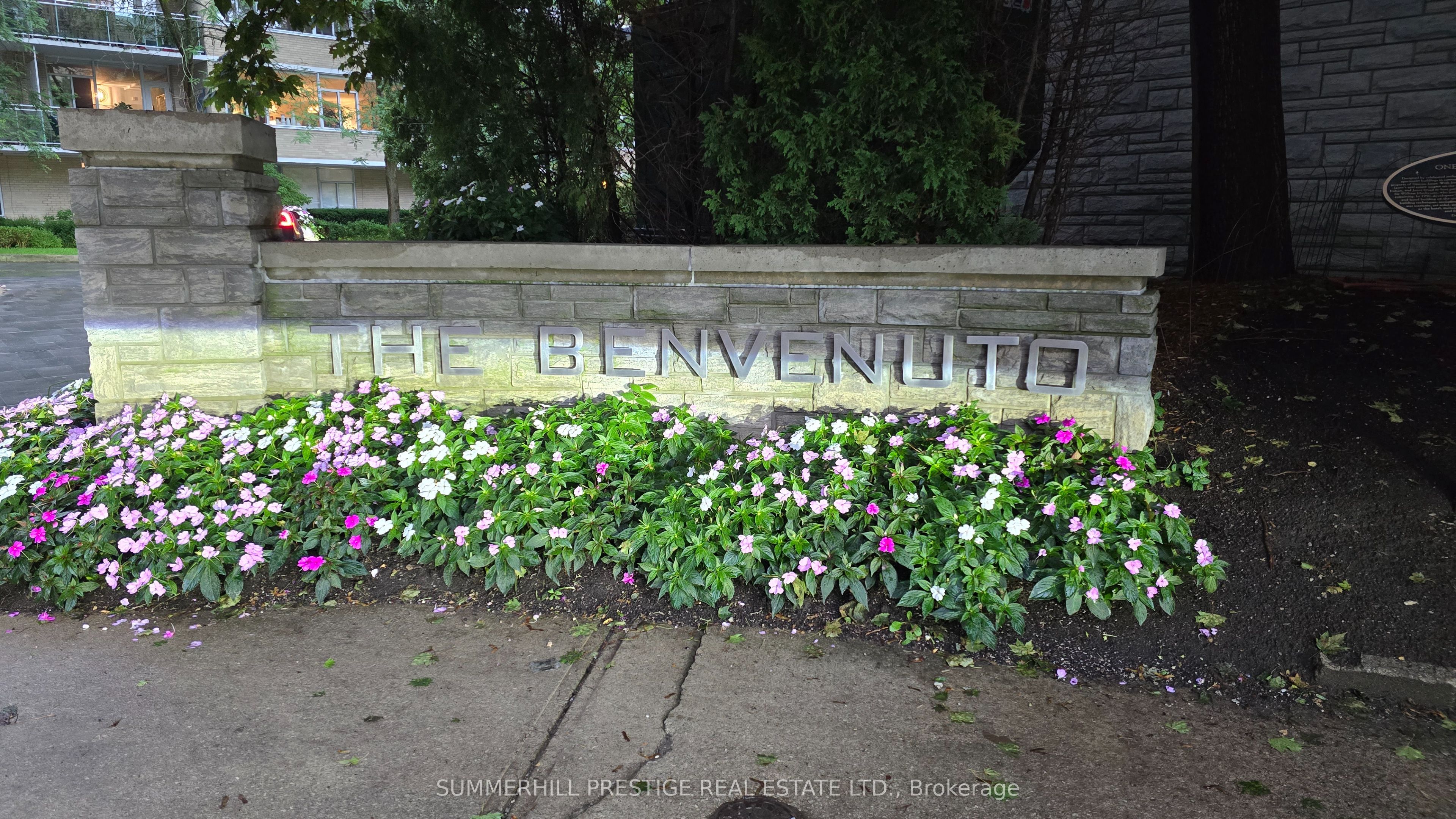 1 Benvenuto Place 112, Toronto, ON M4V 2L1 photo 2
