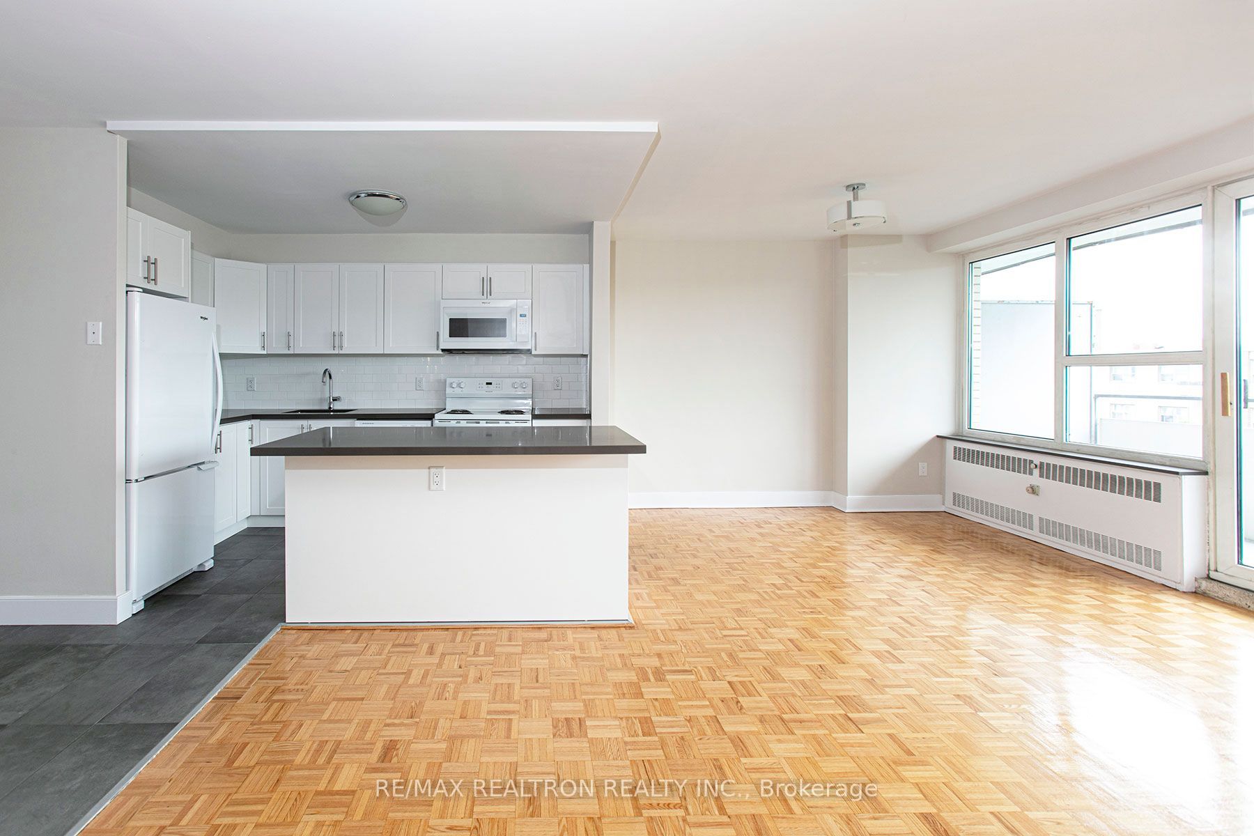10 Shallmar Boulevard 712, Toronto, ON M5N 1J4