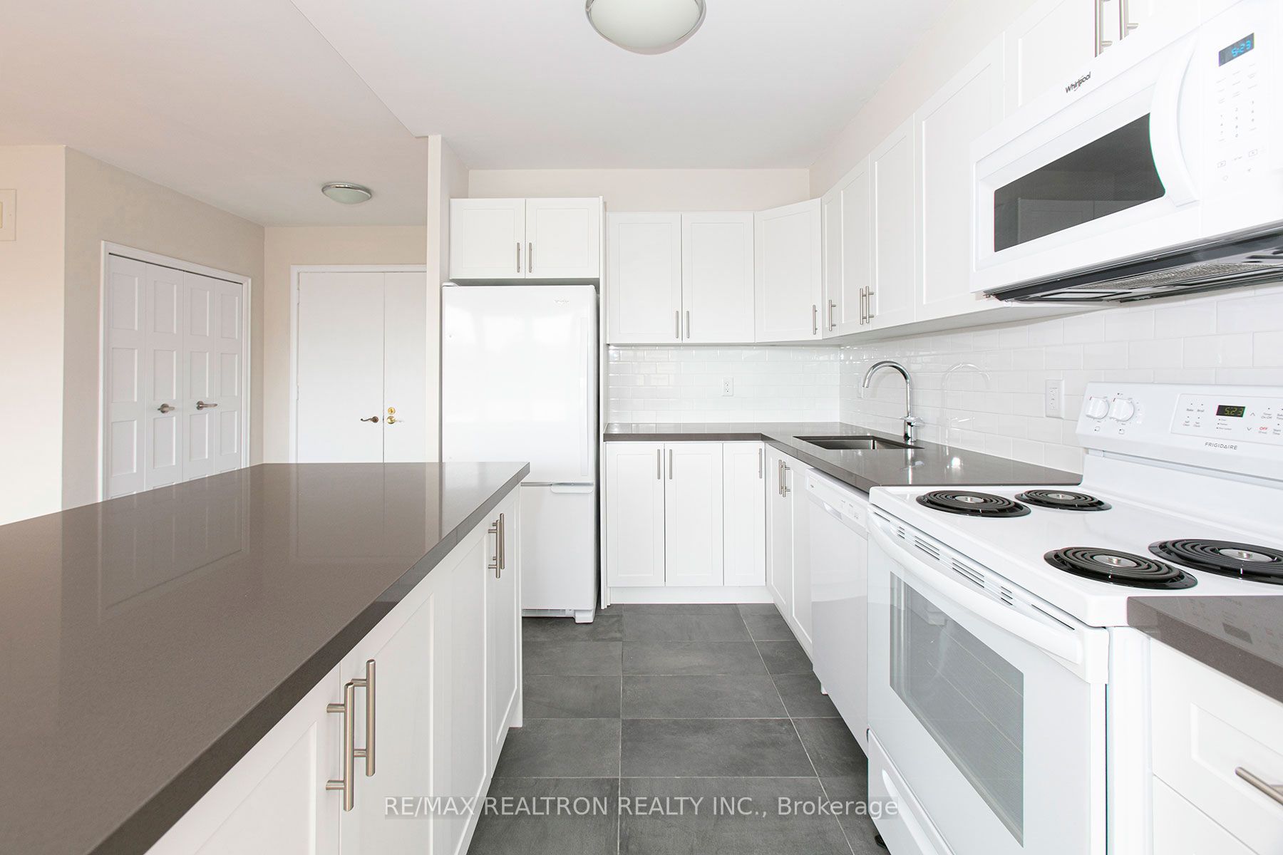 10 Shallmar Boulevard 712, Toronto, ON M5N 1J4 photo 2