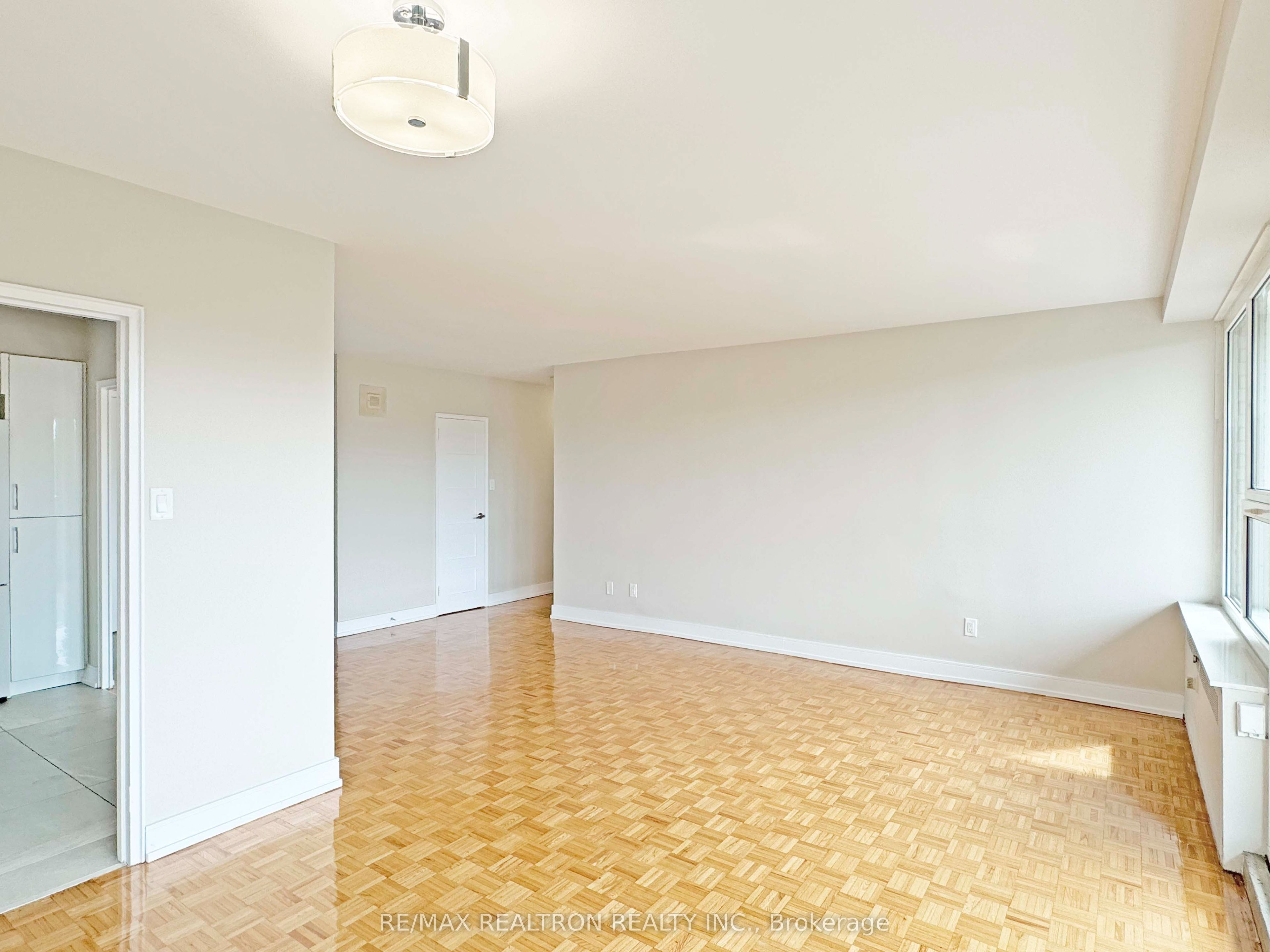10 Shallmar Boulevard 607, Toronto, ON M5N 1J4 photo 3