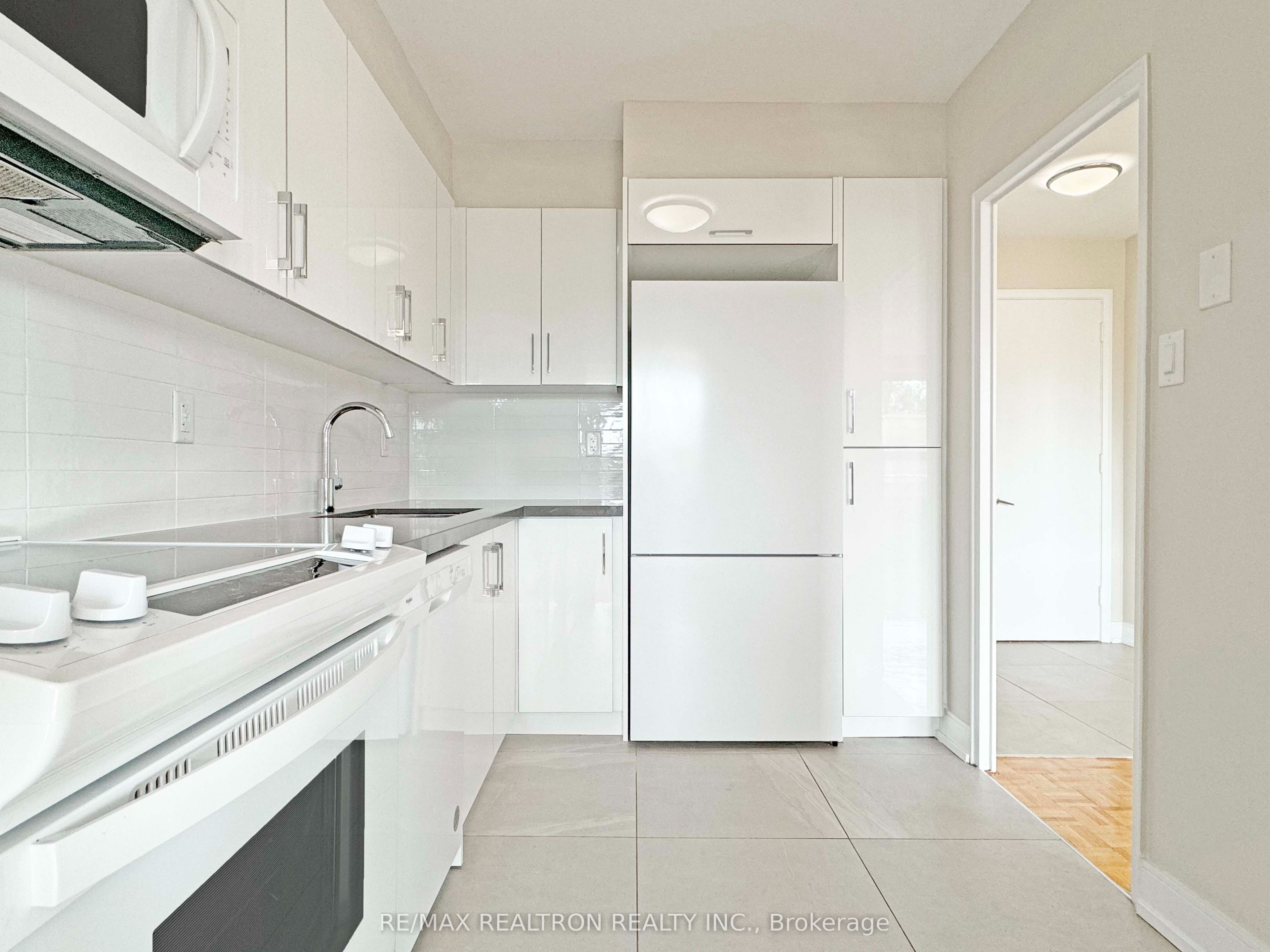 10 Shallmar Boulevard 607, Toronto, ON M5N 1J4 photo 4